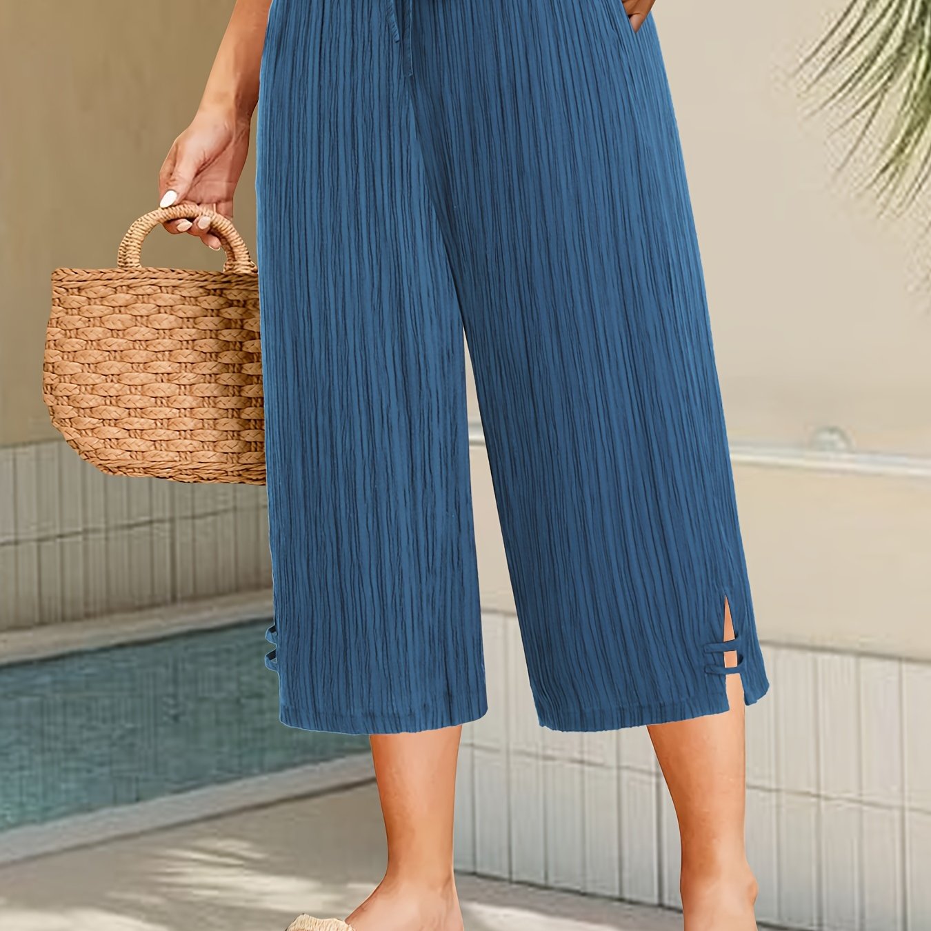 Pantalones cortos de talla grande para mujer con rayas plisadas y aberturas