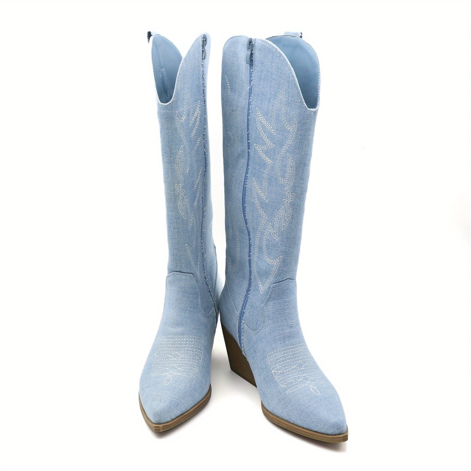 Женские вышитые джинсовые сапоги до колена с заостренным носком и средней каблуком