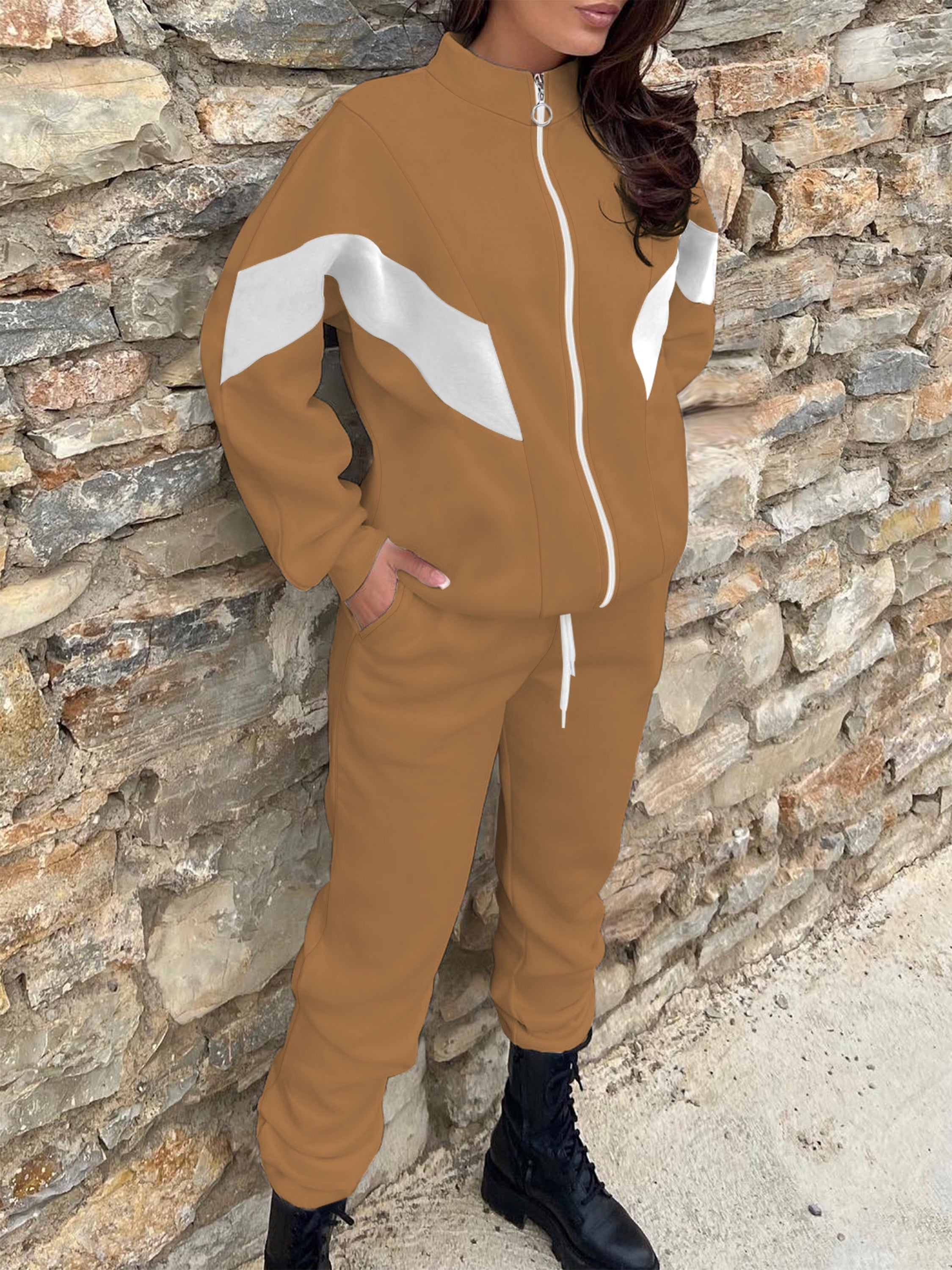 Ayollar uchun plussiz o'lchamdagi tasodifiy 2 qismli to'plam, uzun yengli palto va sport shimlari bilan