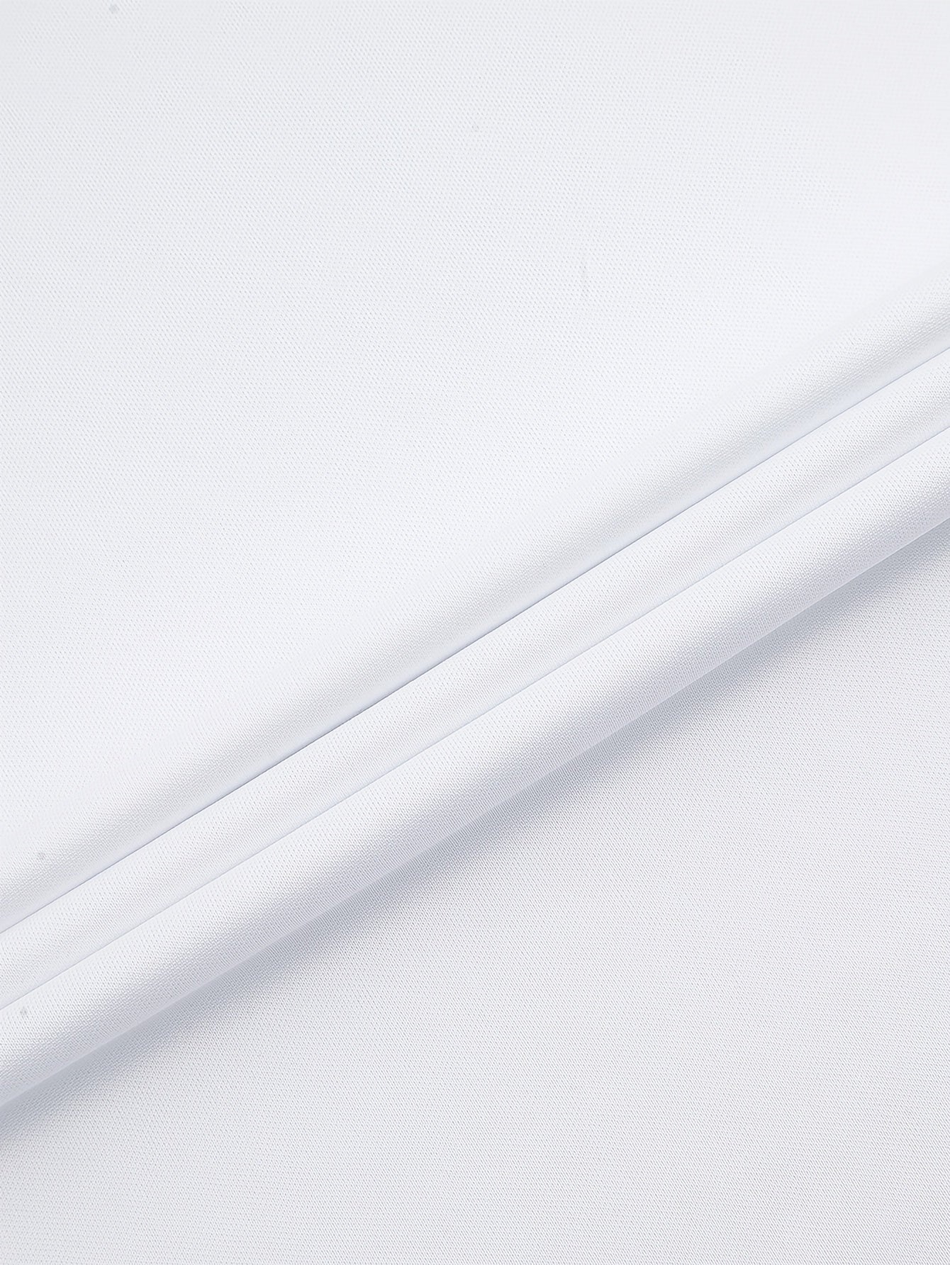 Erkaklar uchun bir rangli, yumshoq bo'yinli, qisqa yengli polyester futbolka, sport, gimnastika mashg'ulotlari va kundalik tasodifiy kiyim uchun mos. Tez quriydigan va ko'p maqsadli.