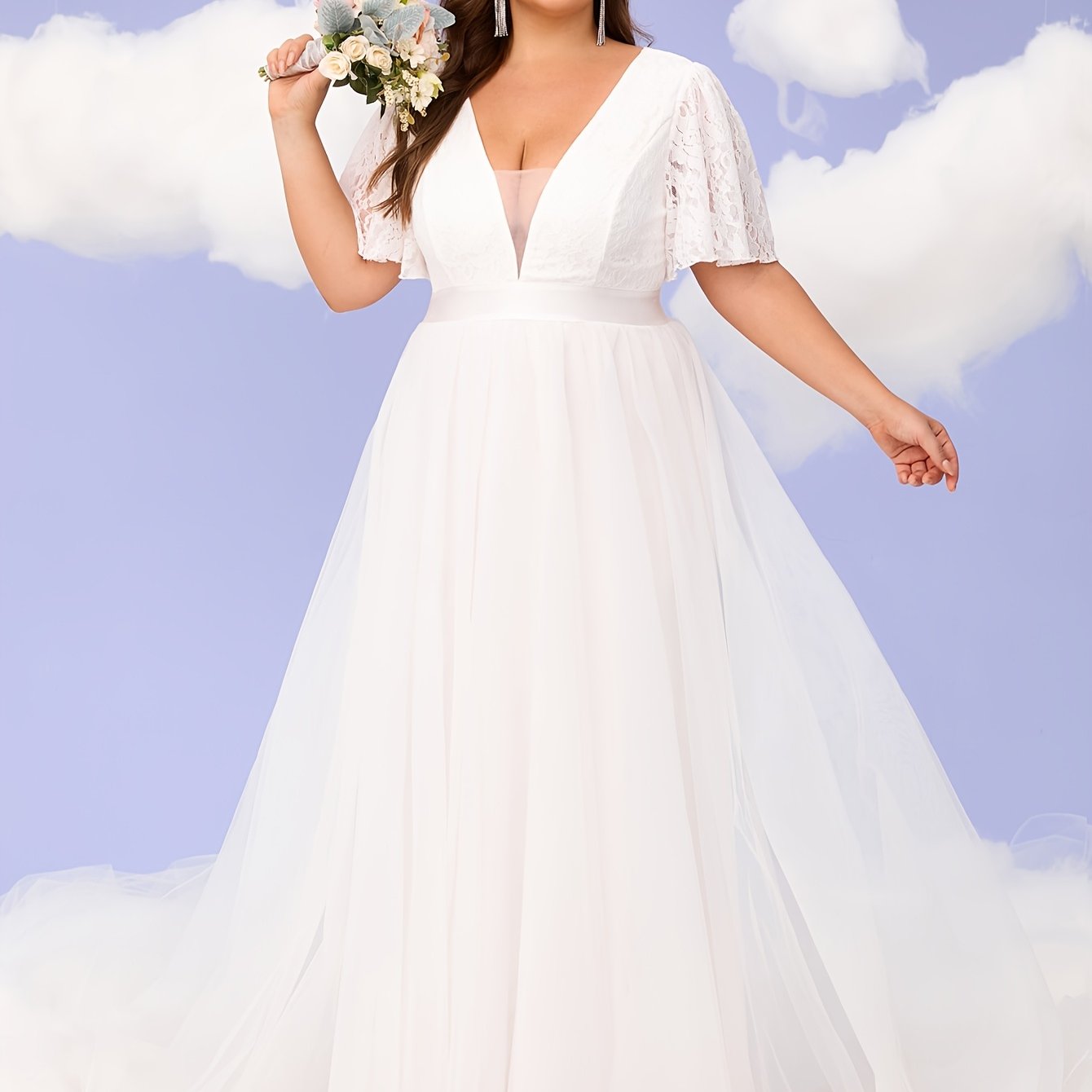 Plus Size Black V-Neck Maxi Dress with Short Sleeves and Lace for Formal Events