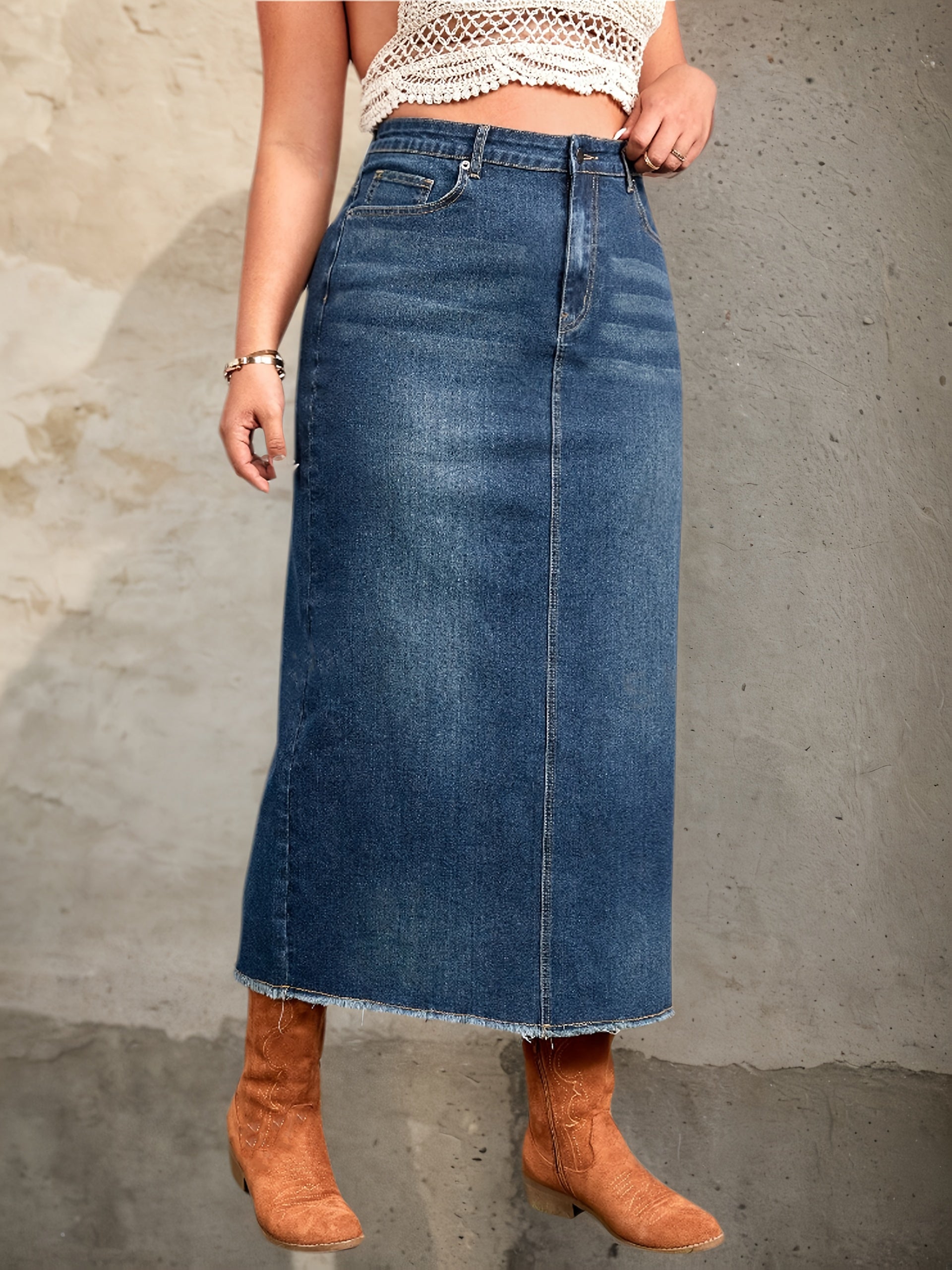 Women's Plus Size High-Waisted Denim Midi Skirt with Frayed Hem and Slit