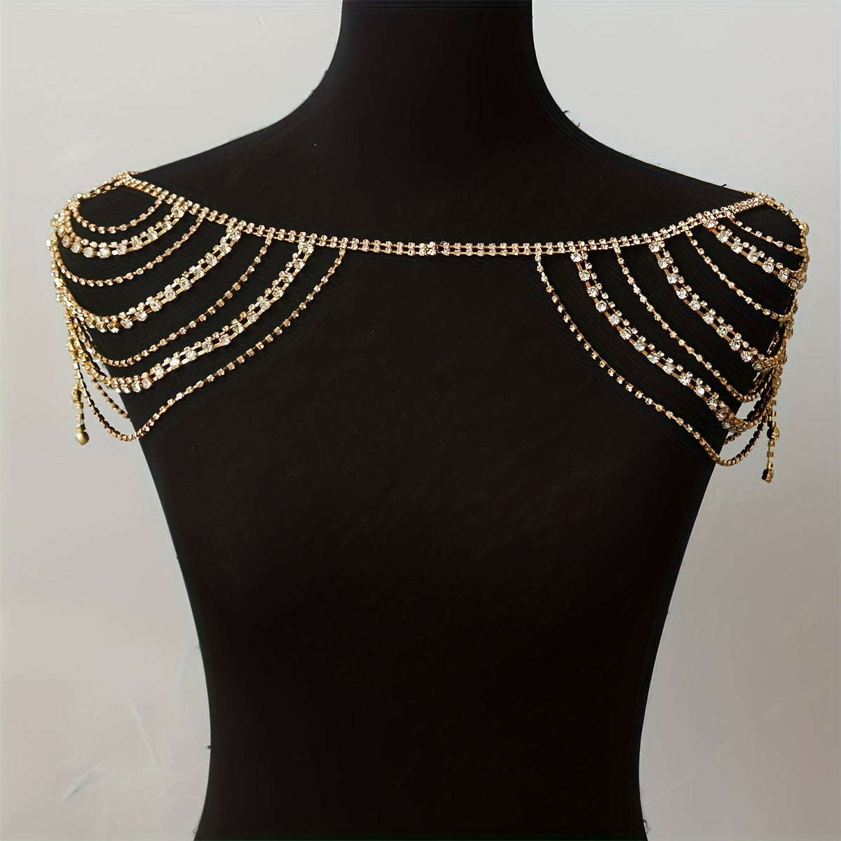 Voda bilan mashq qilish uchun sport inventarlari tanani shakllantirish va tonuslash uchun