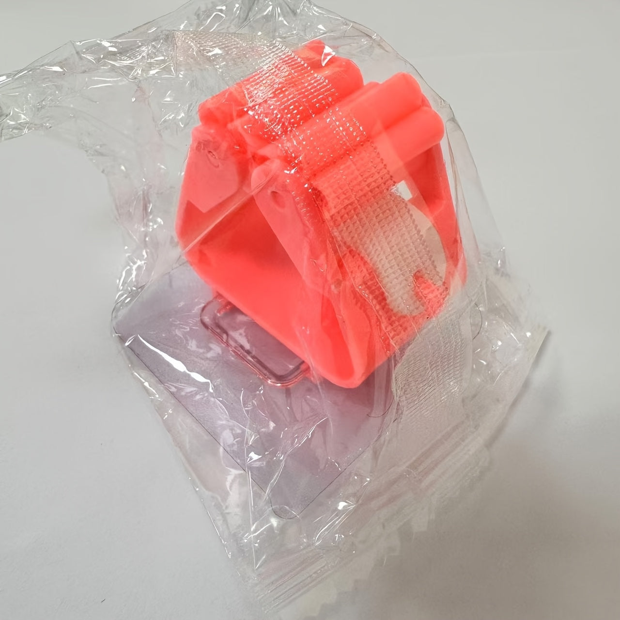 1 dona oson o'rnatiladigan mop ushlagich, mustahkam devor qopqog'i bilan hammom va oshxona uchun, chidamli plastikdan tayyorlangan.