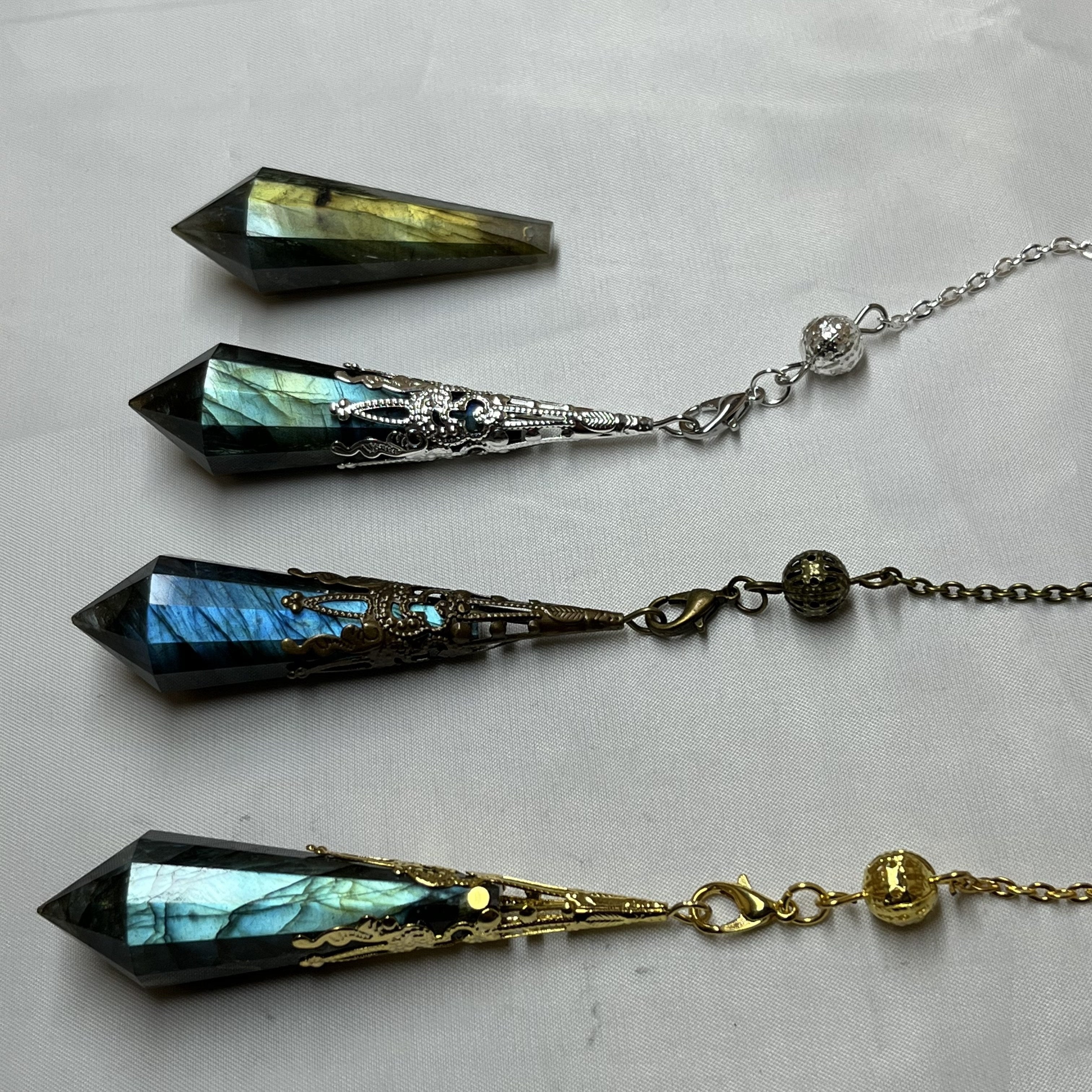 Natural Labradorite Pendulum One-Piece Crystal Healing Tool