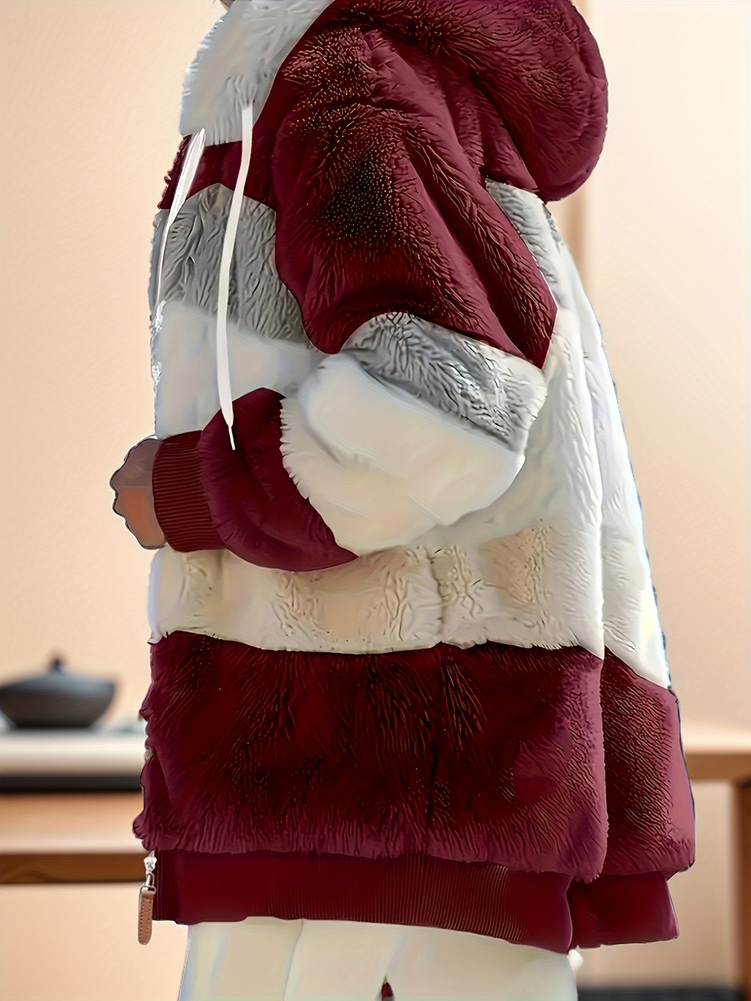 Ayollar uchun qishki lounge top, rangli blok dizayni, qalin fleece, old qismi zıppı, kapüşon va tortish ipli palto. lounge kiyimlari.