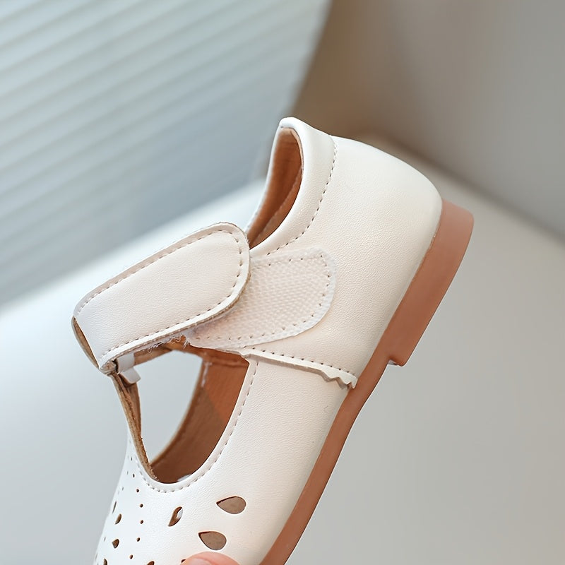 Oq Mary Jane qizlar poyabzallari, partiyalar va norasmiy kiyimlar uchun qopqoq va lenta bilan.