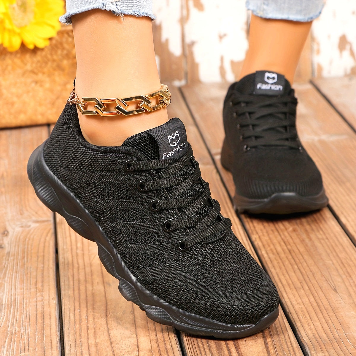 Women's Lightweight Knit Sneakers Non-Slip Breathable Lace-Up Low Tops