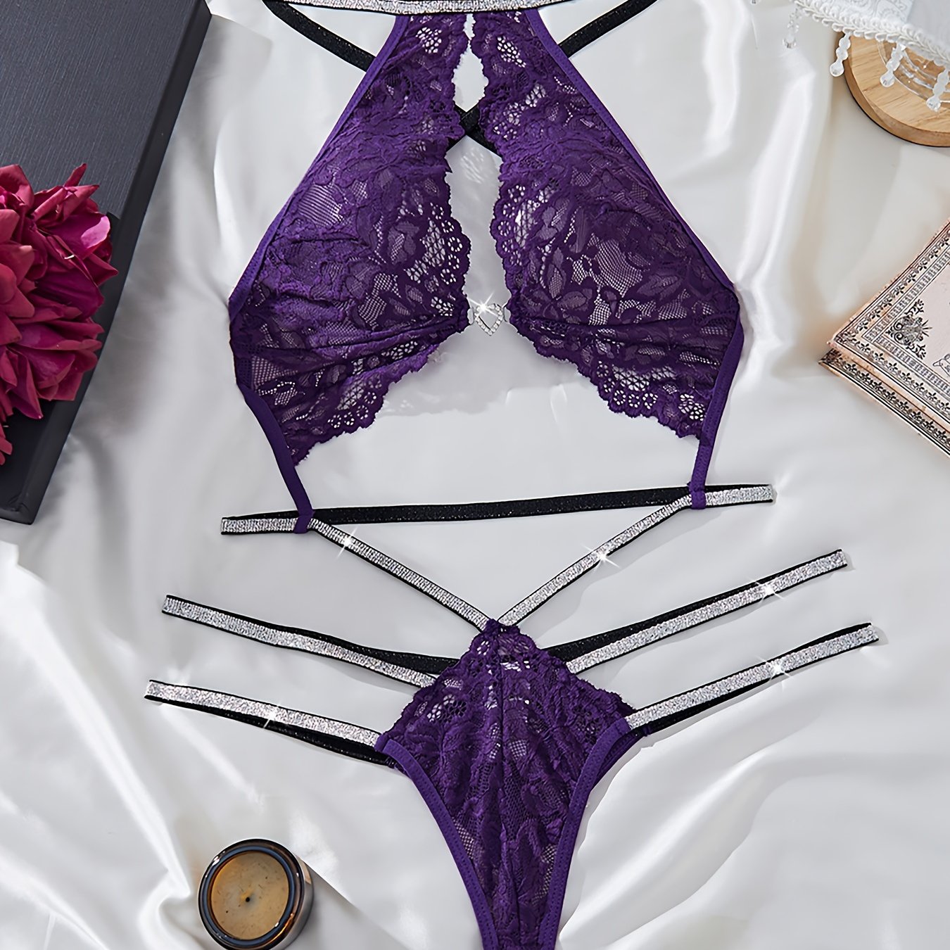 Yozilgan ipdan qilingan yangi dantel birikma bodysuit, osilgan bo'yin dizayni bilan, jozibali ko'rinish uchun.