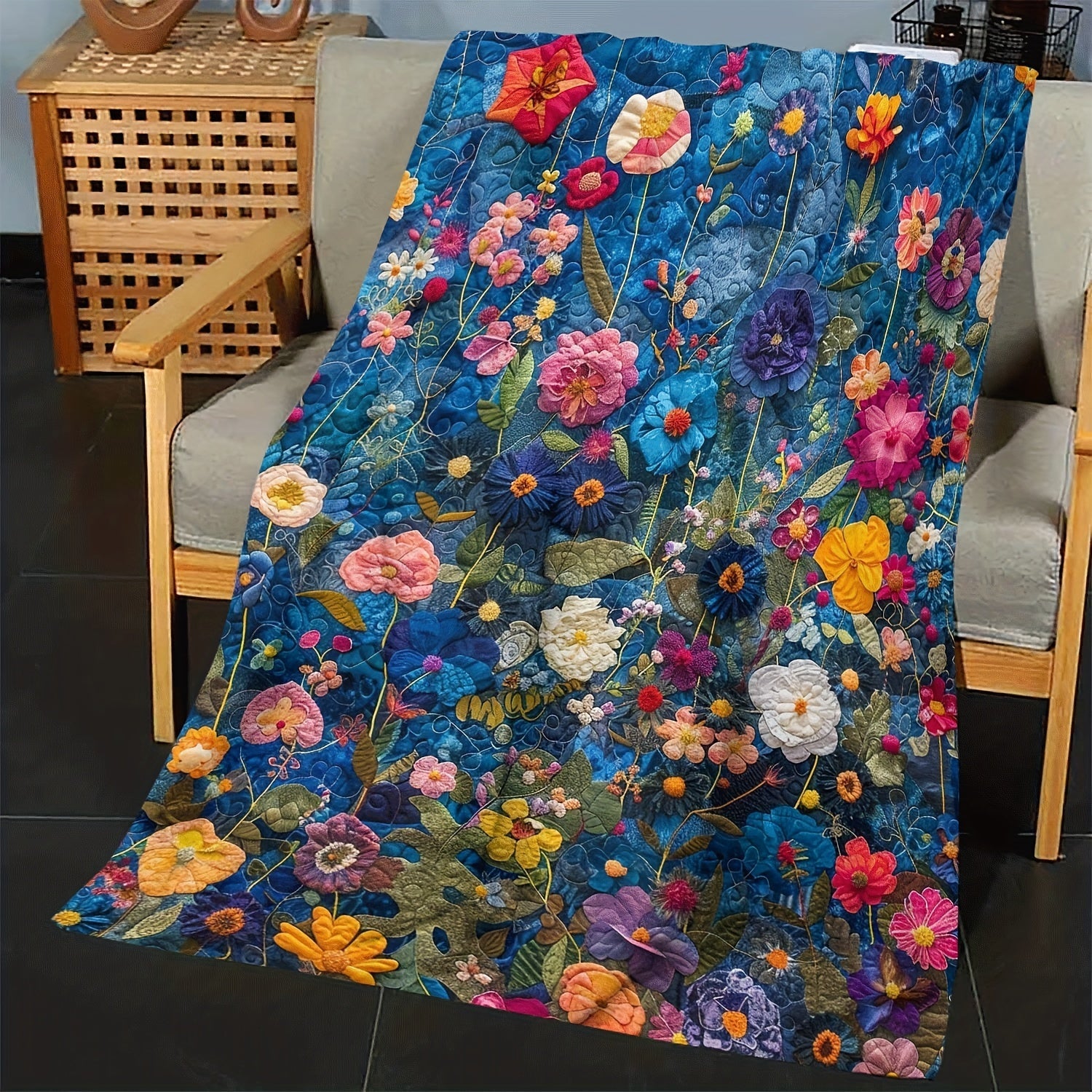 Mavjuda bo'lgan gullar naqshiga ega yumshoq flanel ko'rpa - Qizlar uchun mukammal sovg'a, an'anaviy uslub, yil davomida qulaylik, to'qilgan polyesterdan tayyorlangan, ko'p qirrali va rang-barang dizayn.