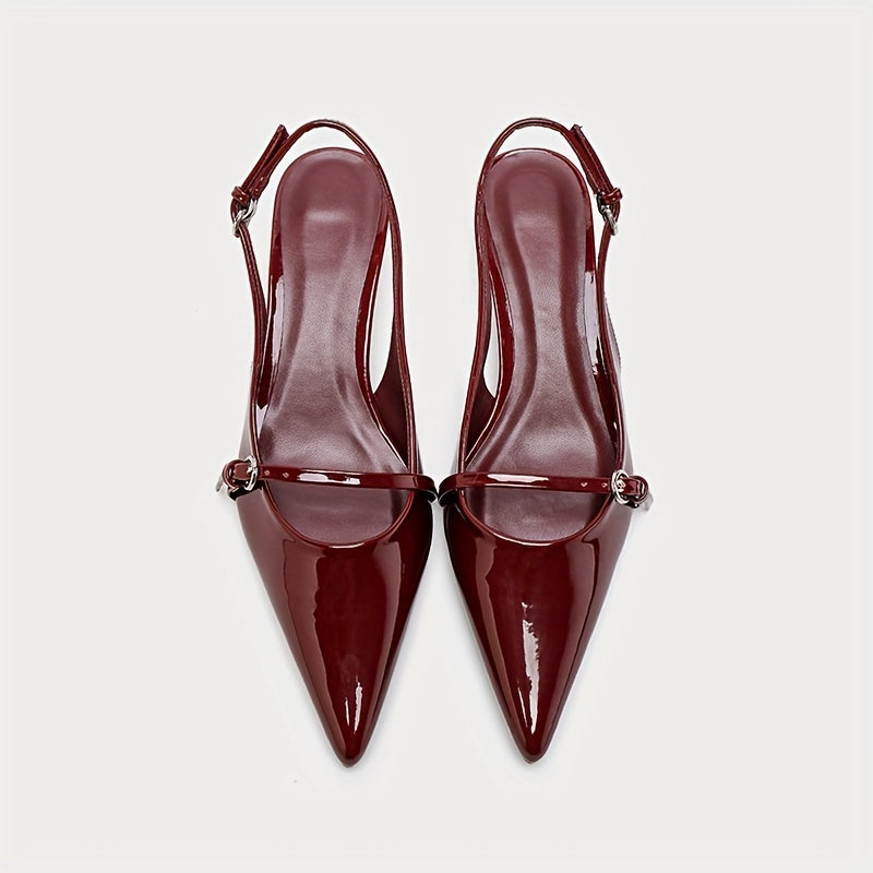 Qizil uchburchakli stiletto sandallar, bilakdan bog'langan va zamonaviy slingback dizayni bilan, kun bo'yi qulaylik va uslub uchun.