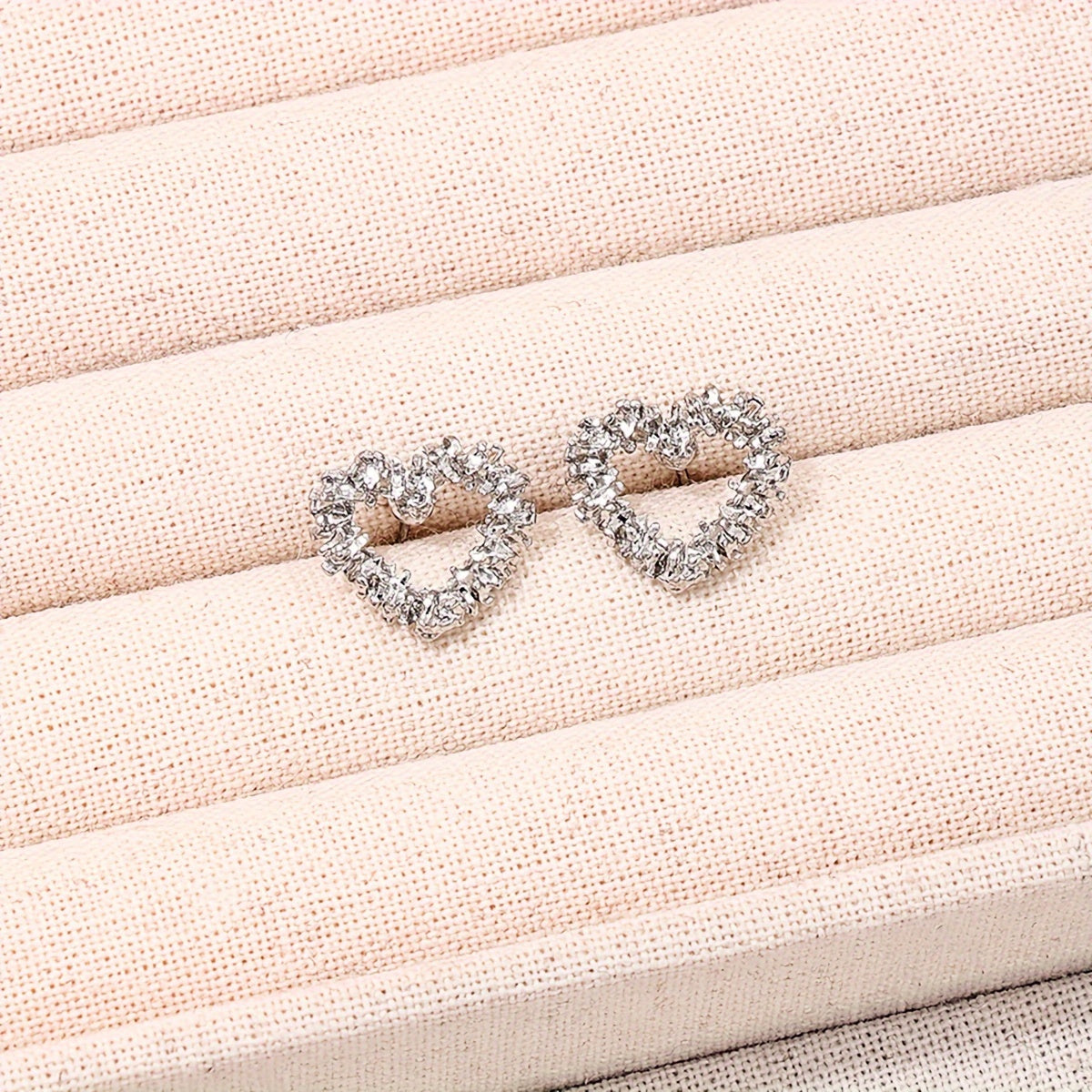 Women's Hollow Heart Earrings Light Luxury Daily Versatile Jewelry