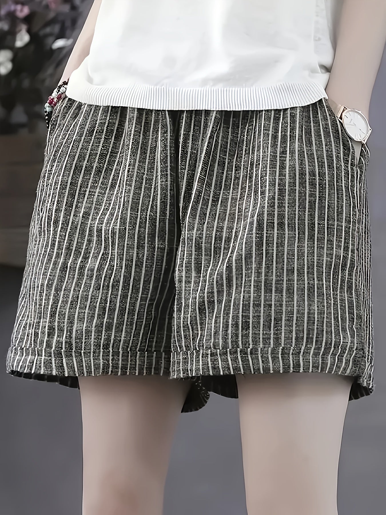 Шорты женские больших размеров в полоску средней длины черные и белые с карманами летние повседневные