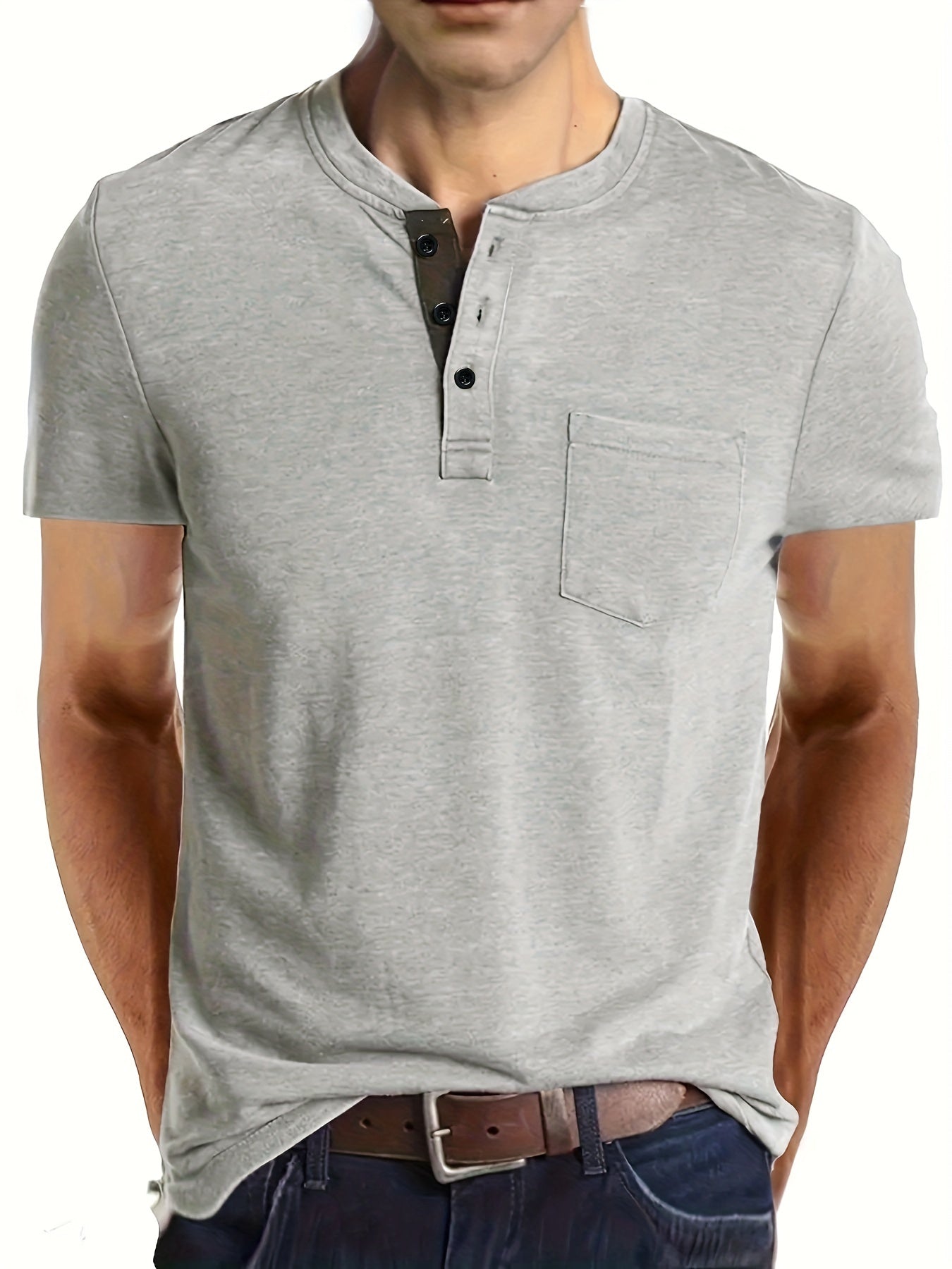 Erkaklar uchun plussiz casual Henley ko'ylagi, qattiq qora rangda, qisqa yenglar, ko'krak cho'ntagi va tugma tafsilotlari bilan, polyesterdan tayyorlangan va mashinada yuvish mumkin.