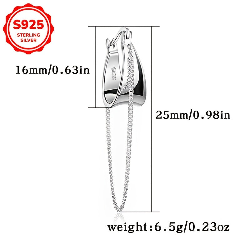 Zamonaviy geometrik tokali sirg'alar uzun to'qilgan sirg'alar bilan birga, moda yo'nalishidagi ayollar uchun mukammal. Silliq kumush rangda mavjud, og'irligi 6.5g yoki 0.23oz.