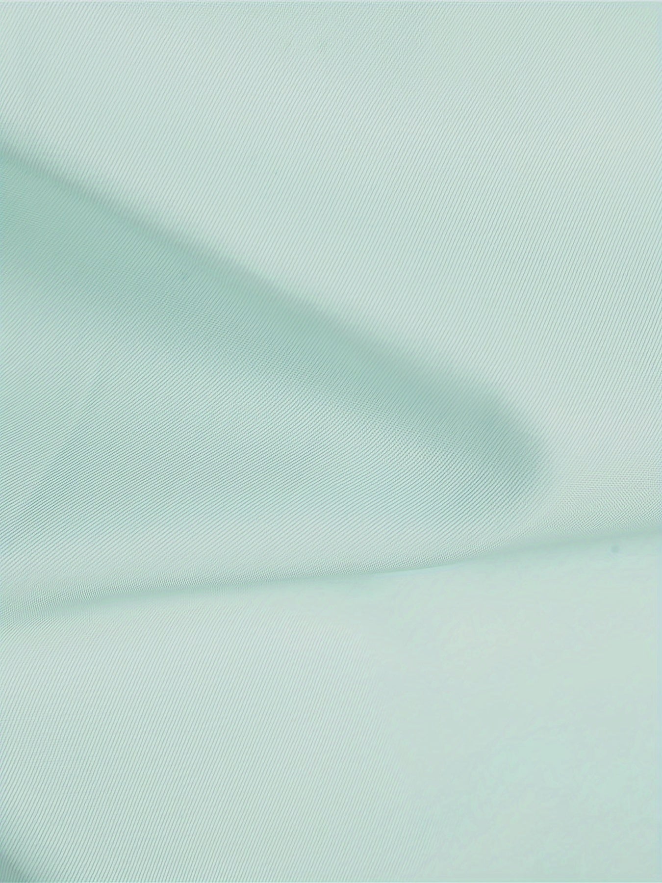 Erkaklar uchun 55% paxta, 40% polyester va 5% spandeksdan tayyorlangan tor kesimli uzun qo'lqonli ko'ylak. Mustahkam rang, yengil yaka, tugmachali yopish va barcha mavsumlar uchun kiyish. Tasodifiy dam olish kunlari uchun, to'qilgan.