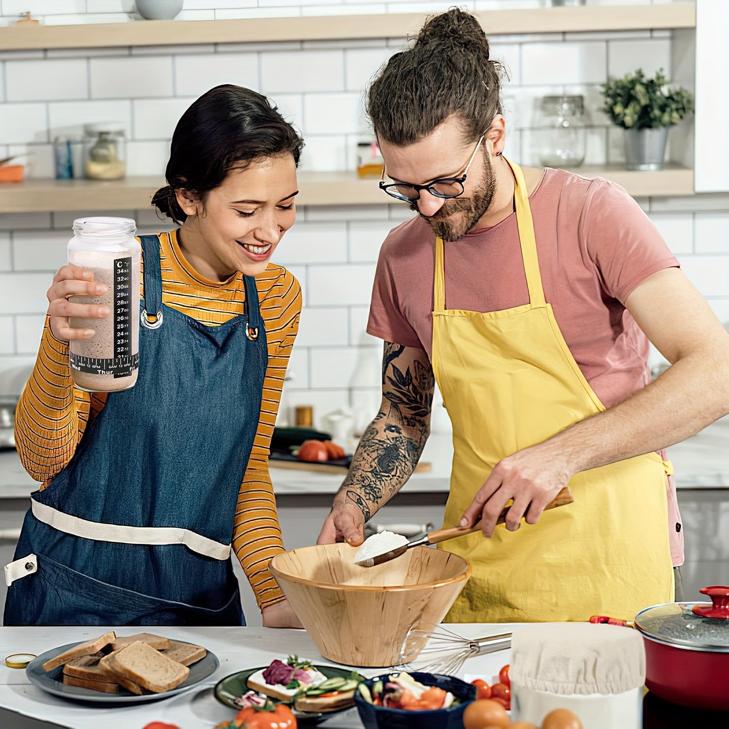Sourdough Starter Kit to'plamiga mato qopqoq, harorat o'lchagichi va 7.62-10.16 sm idishlar uchun sana belgilagichi kiradi.