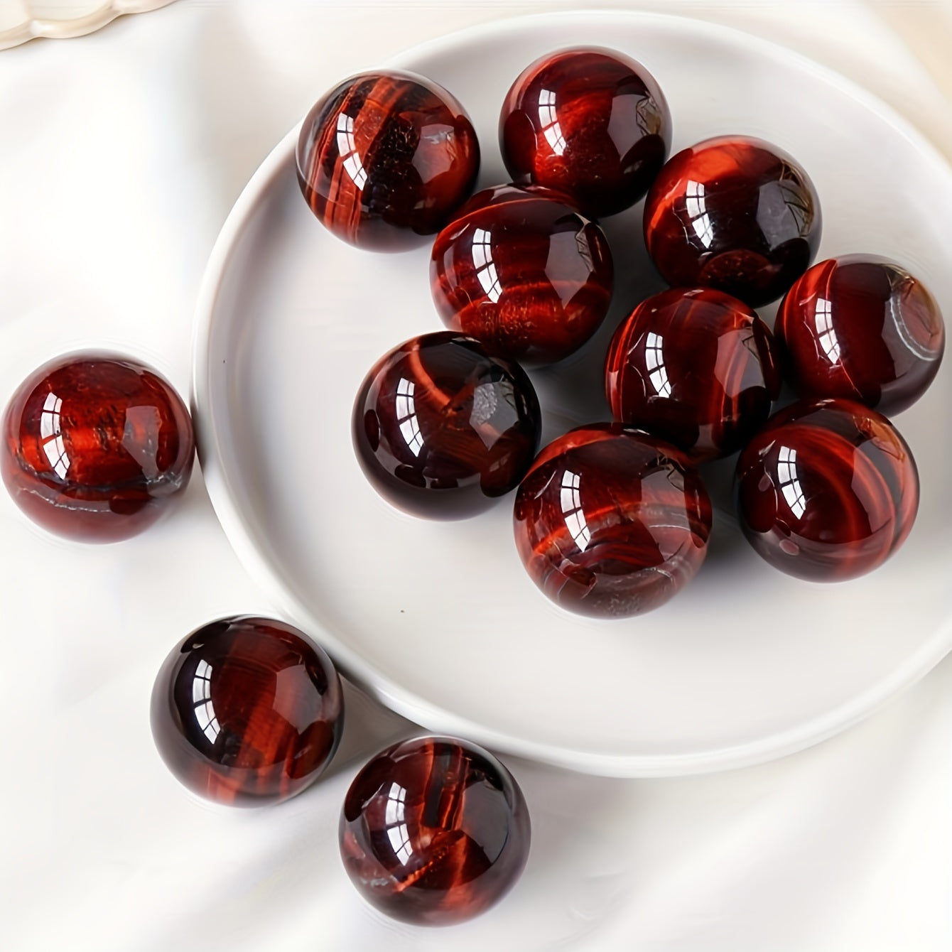 Uy bezaklari uchun Qizil Tiger Eye toshining to'liq shaklidagi gemma bezaklari, turli o'lchamlarda