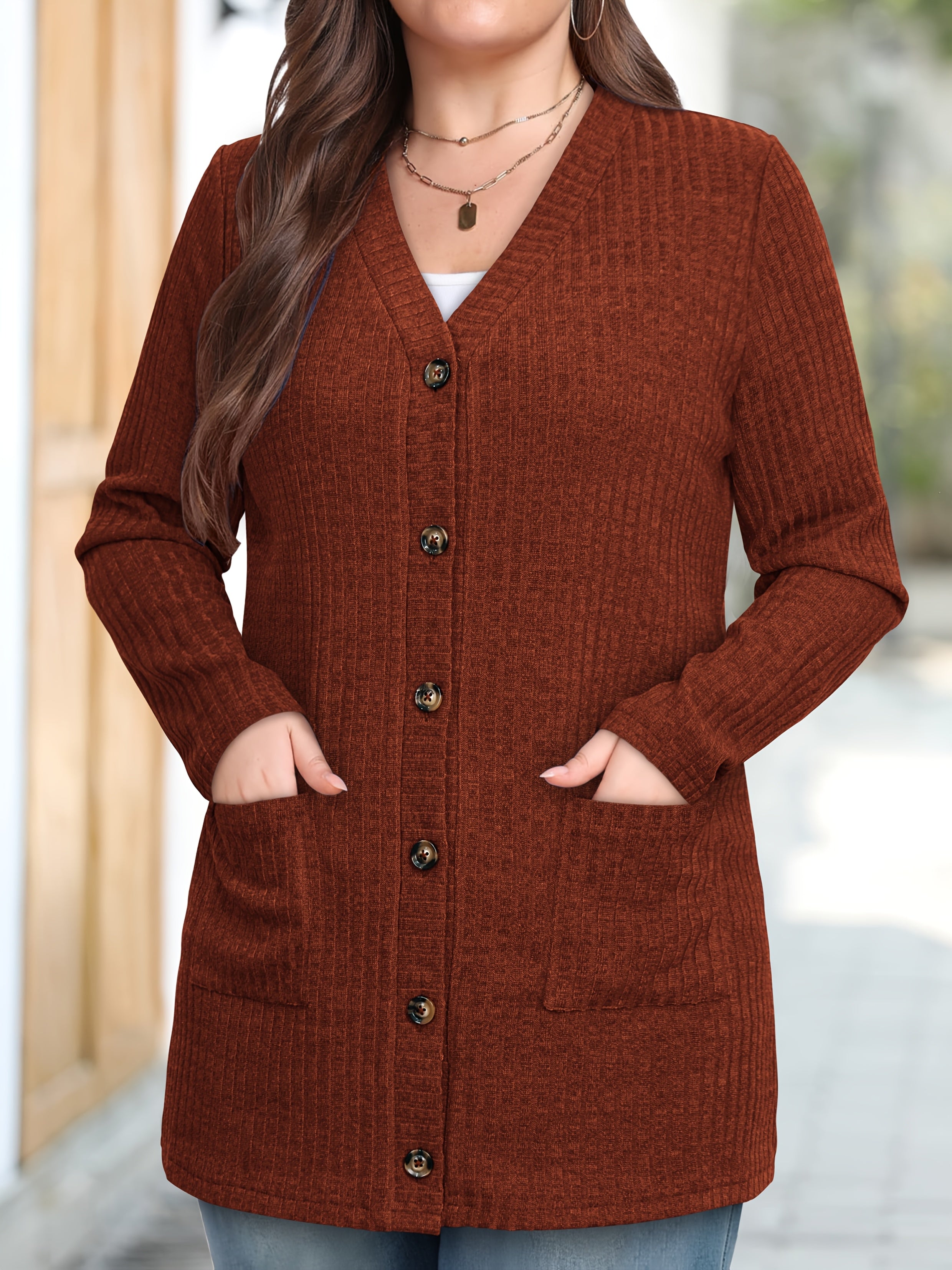 Zarif, mashhur ayollar jeki, cho'ntaklar va kamarlari bilan kengaytirilgan o'lchamlarda