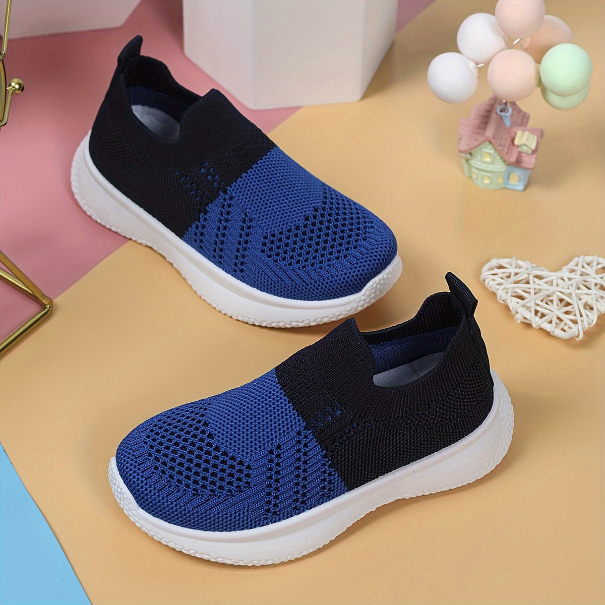 Дышащие трикотажные кроссовки для мальчиков с геометрическим узором, верх из полого материала, низкий ход, повседневная обувь для возрастных групп до 14 лет