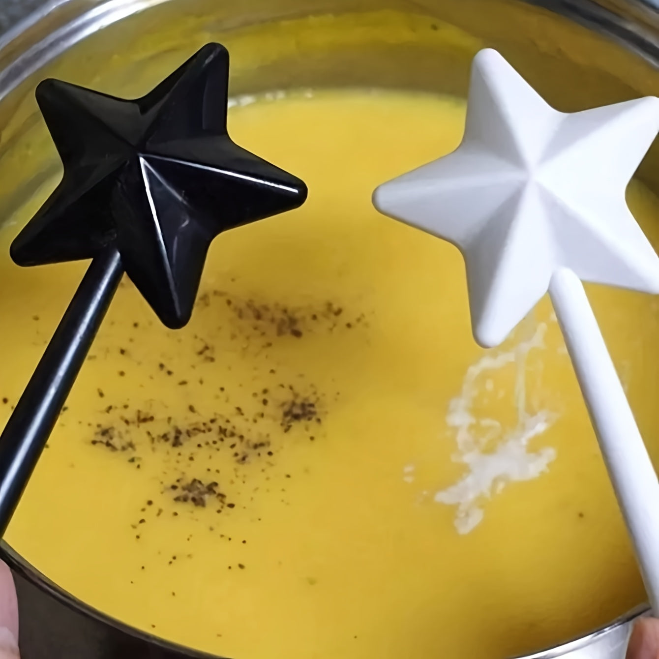 Refillable Magic Wand Salt and Pepper Shakers with Easy-Pour Holes for Kitchen Decor