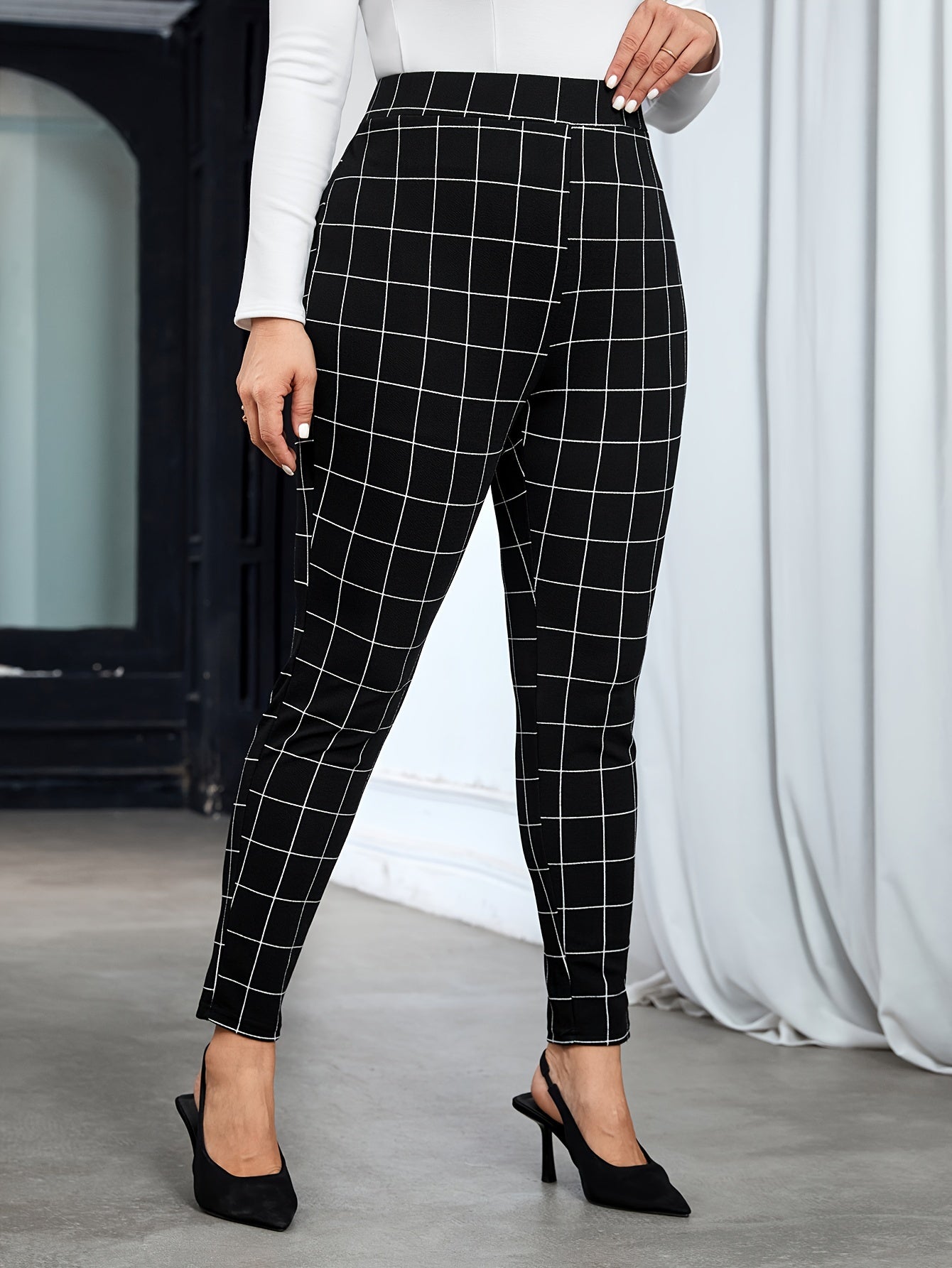 Women Plus Size High Rise Skinny Pants With Grid Print