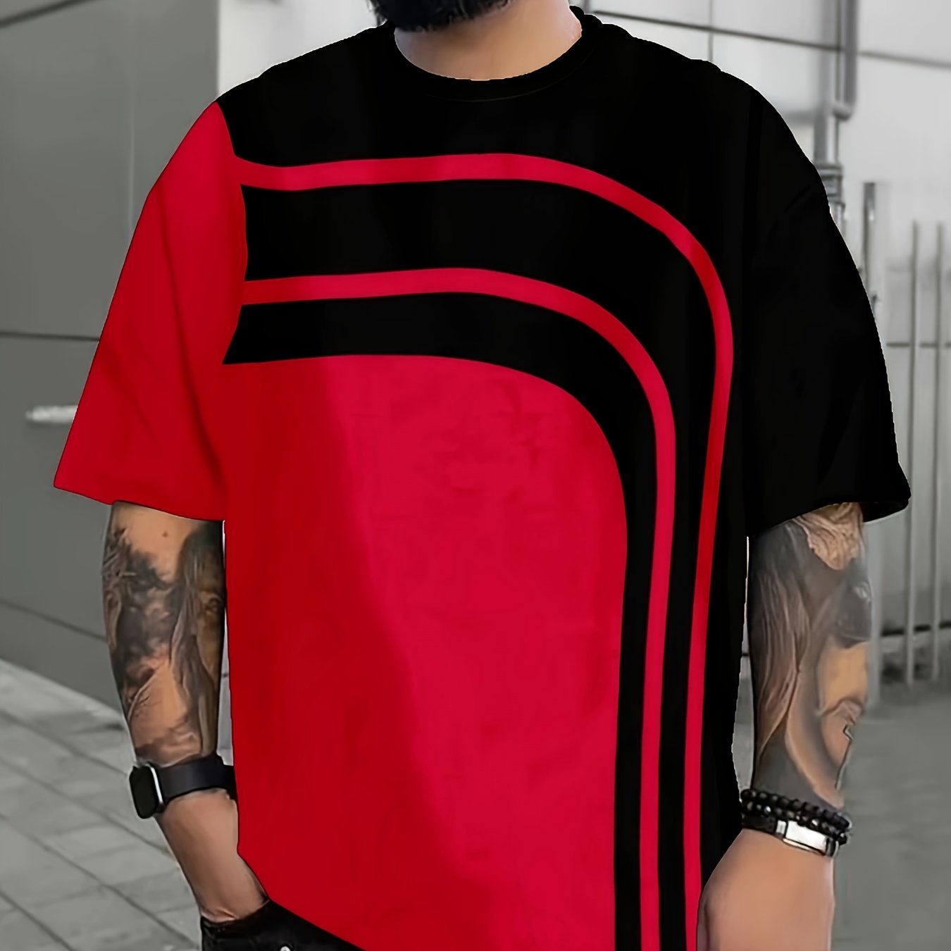 Erkaklar uchun katta o'lchamdagi tasodifiy futbolka, qizil va oq chiziqlar, 3D raqamli bosma, keng kesim va nafas oladigan polyester.