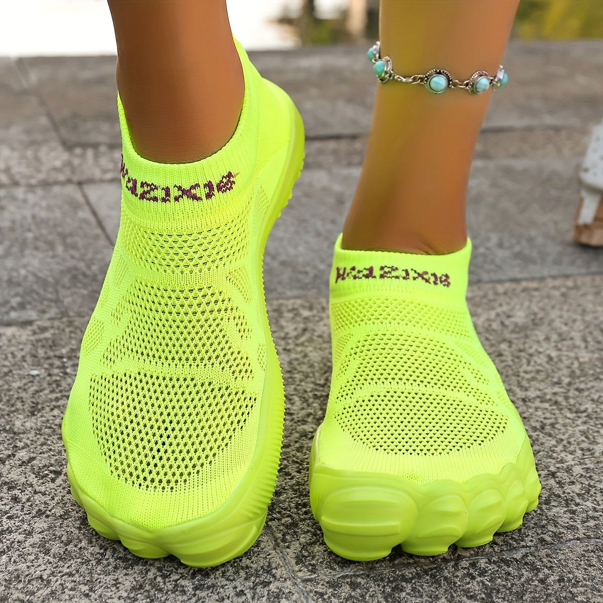 Unisex Mesh Water Shoes Lightweight Breathable Summer Slip-Ons