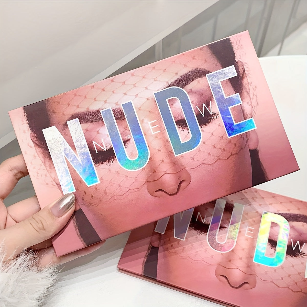 18-Color Desert Rose Eyeshadow Palette with Matte Shimmery Finishes for Festivals and Parties