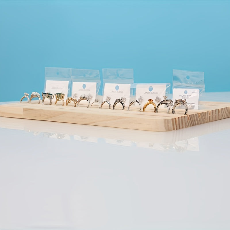 Yog'och zargarlik buyumlari uchun turadigan tokcha, quloqchinlar, taqinchoqlar va uzuklar uchun saqlash taxtasi bilan