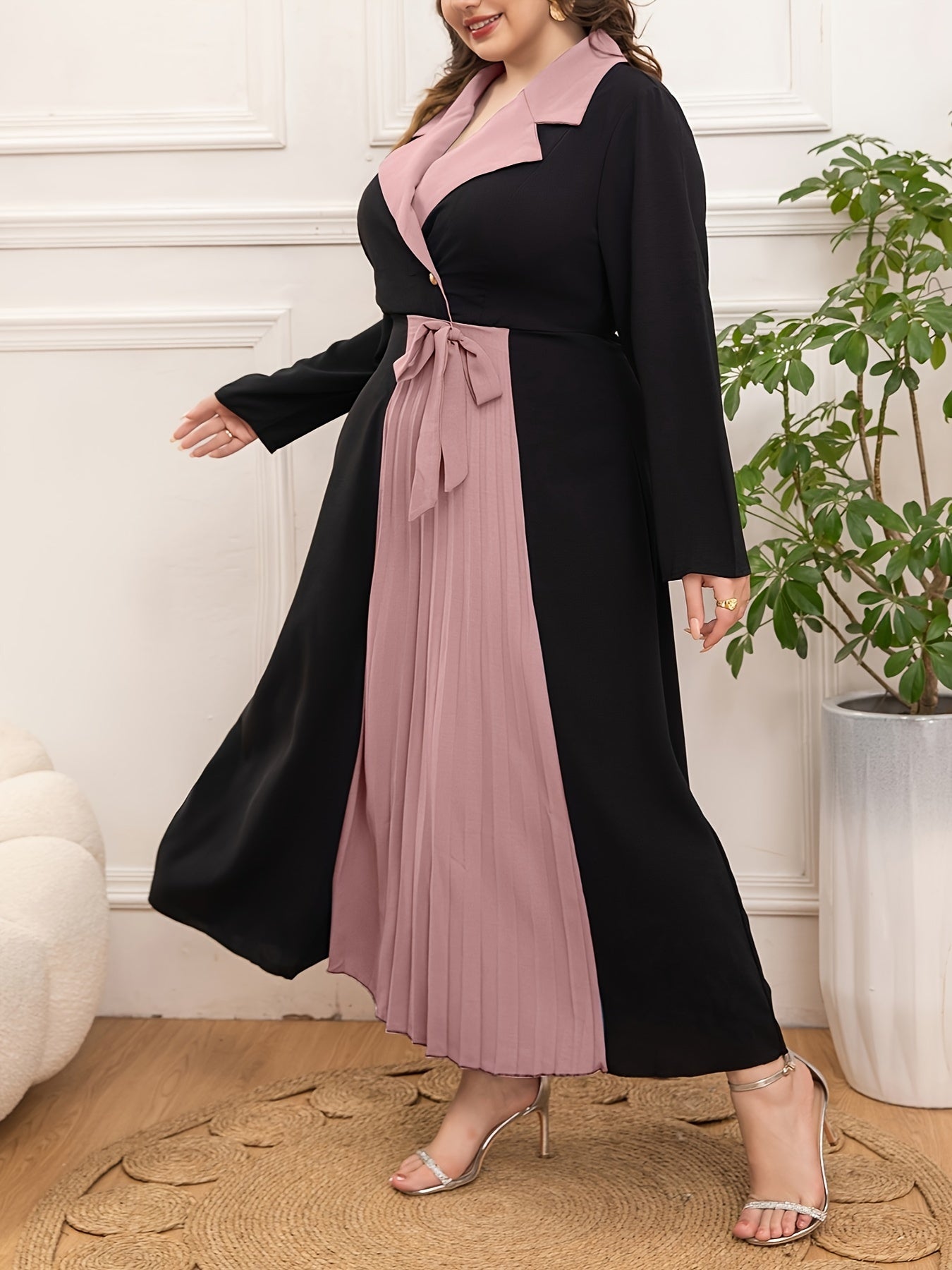 Yengil plus size V-yuqori tunika ko'ylagi, mustahkam rangda, ozgina cho'zilishga ega, barcha fasllar uchun ideal. 100% polyester to'qilgan matodan tayyorlangan.