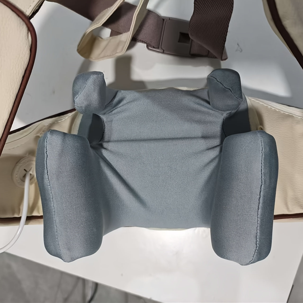 Yuqori sifatli litiy batareyasi bilan elektr bo'yin massajchisi, uzoq batareya umriga ega, yelka va bo'yin uchun bir vaqtning o'zida tugma bosish, haqiqiy so'rish.