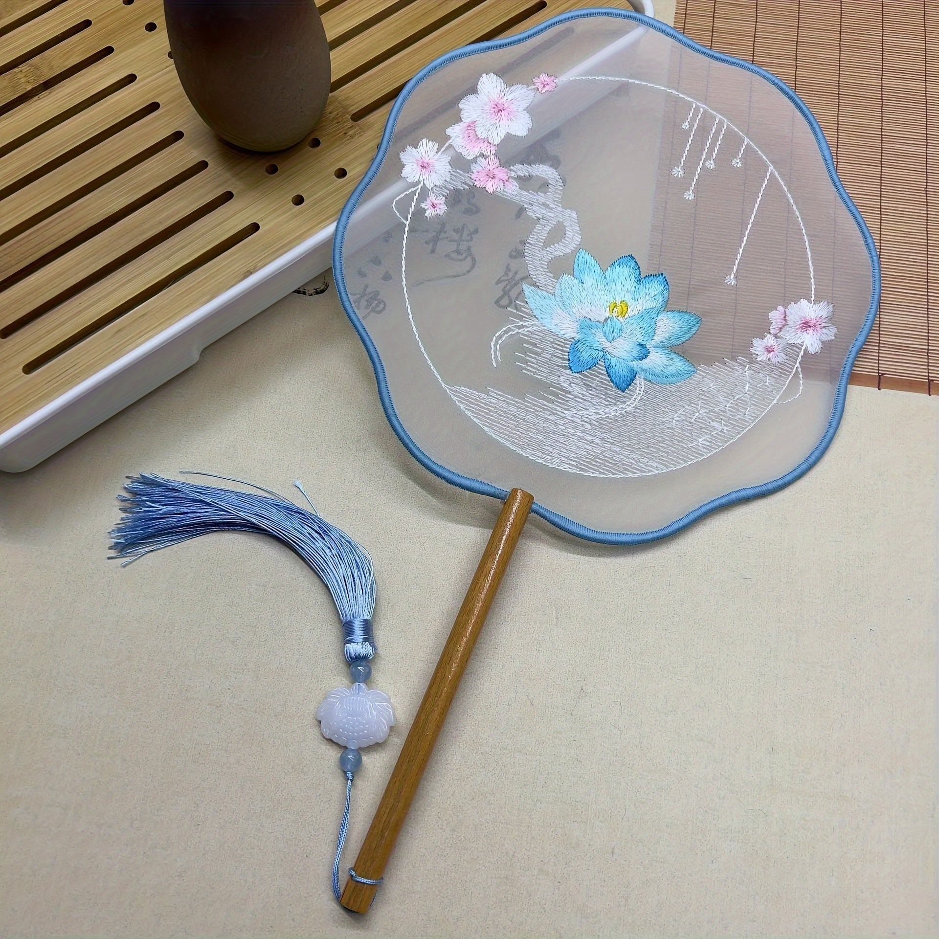 Fan de mano de estilo chino bordado con mango de madera para danza y manualidades