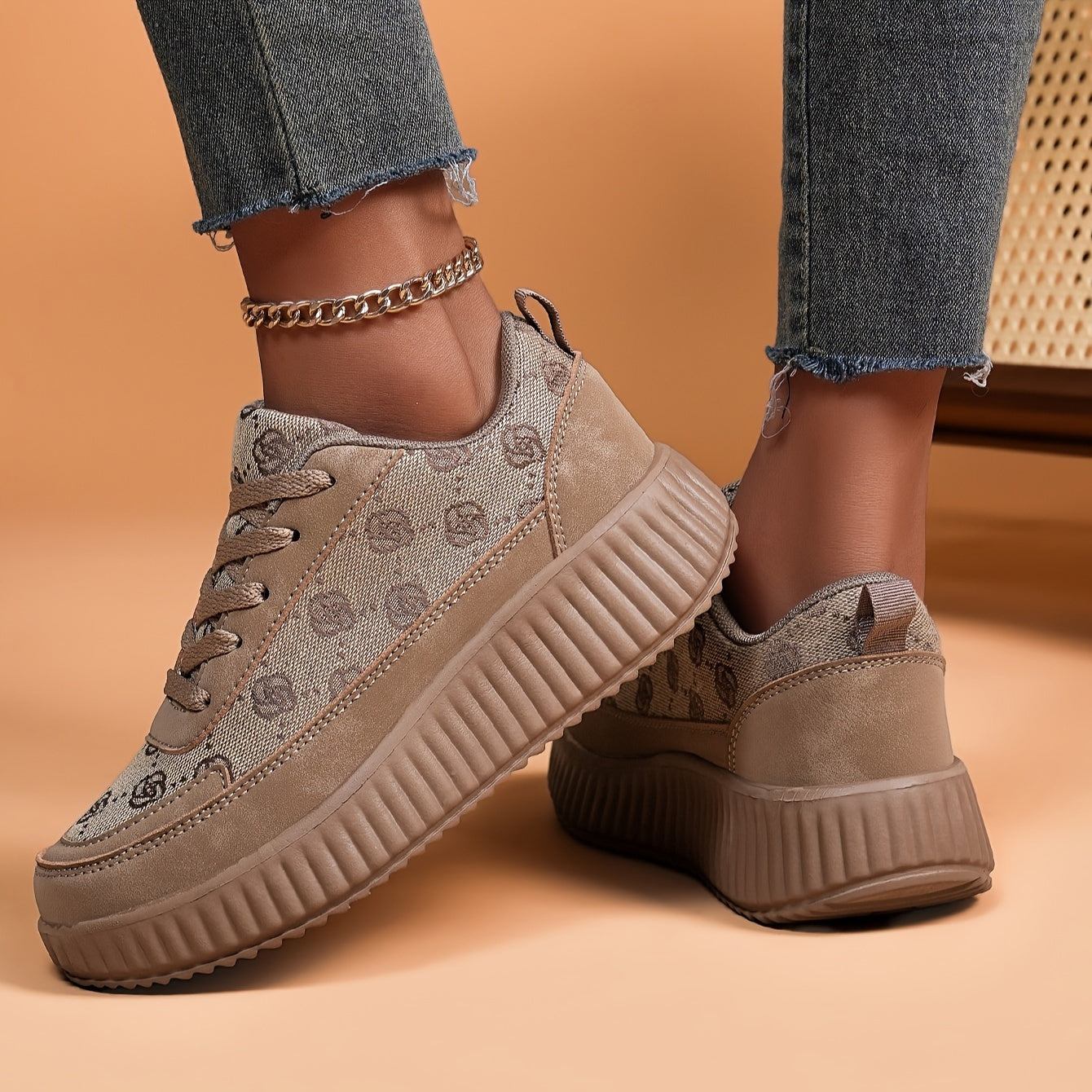 Women’s Lightweight Breathable Lace-Up Casual Sneakers for All Season