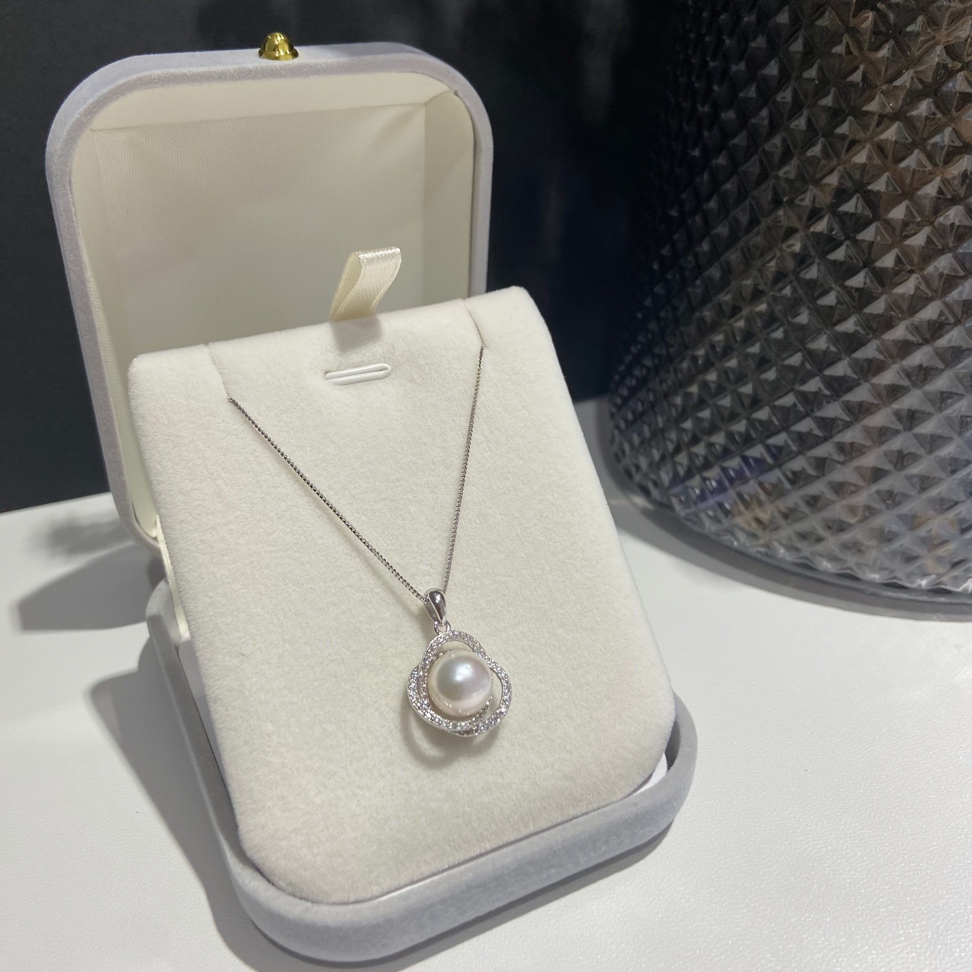 Кулон на цепочке из стерлингового серебра с жемчугом и цветочным дизайном 9-10 мм для женщин