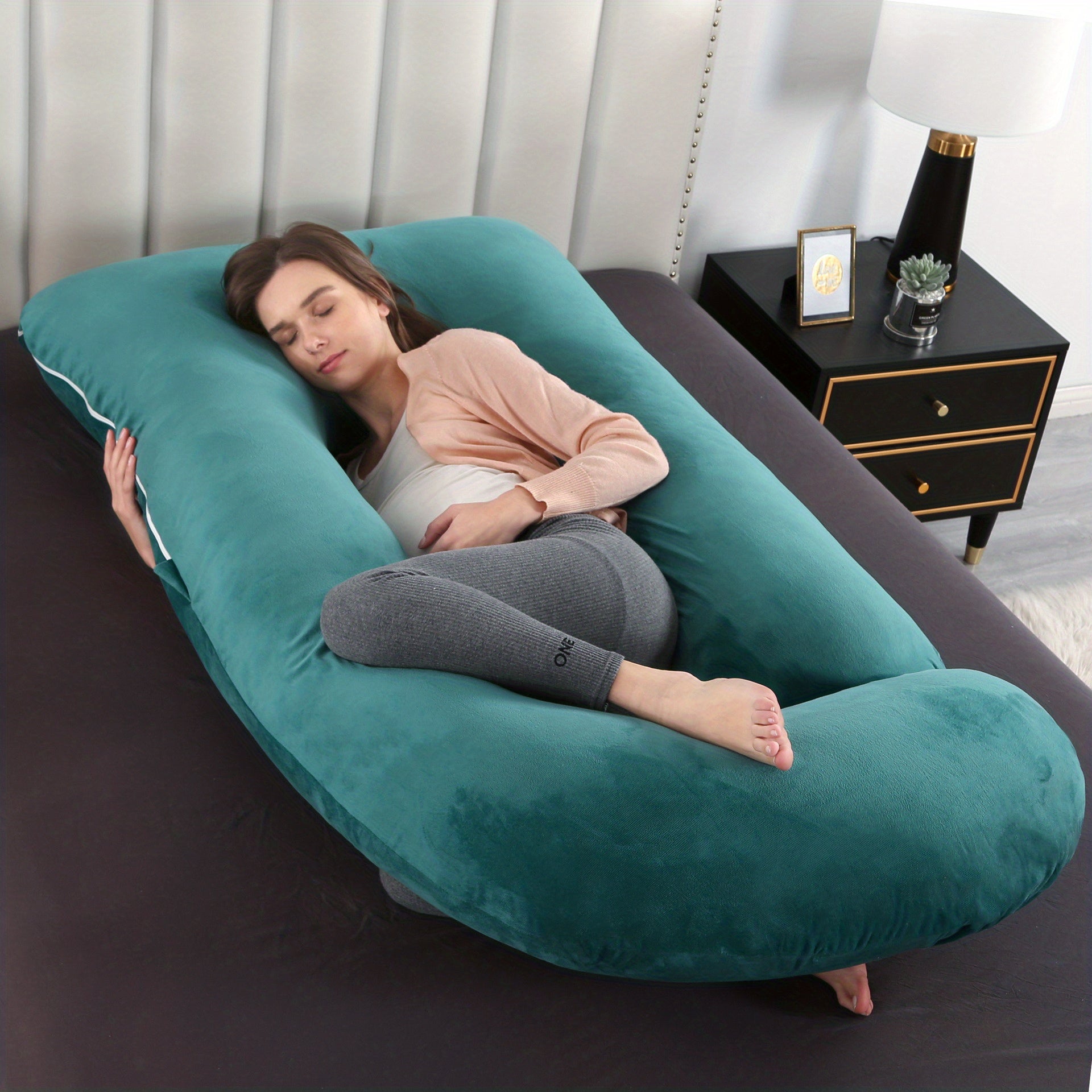 Homiladorlik yostiqi, yonma-yon yotish uchun G-shaklidagi belni qo'llab-quvvatlovchi yostiq, ajratiladigan kristal velur qopqoq bilan, kutayotgan onalar uchun ideal