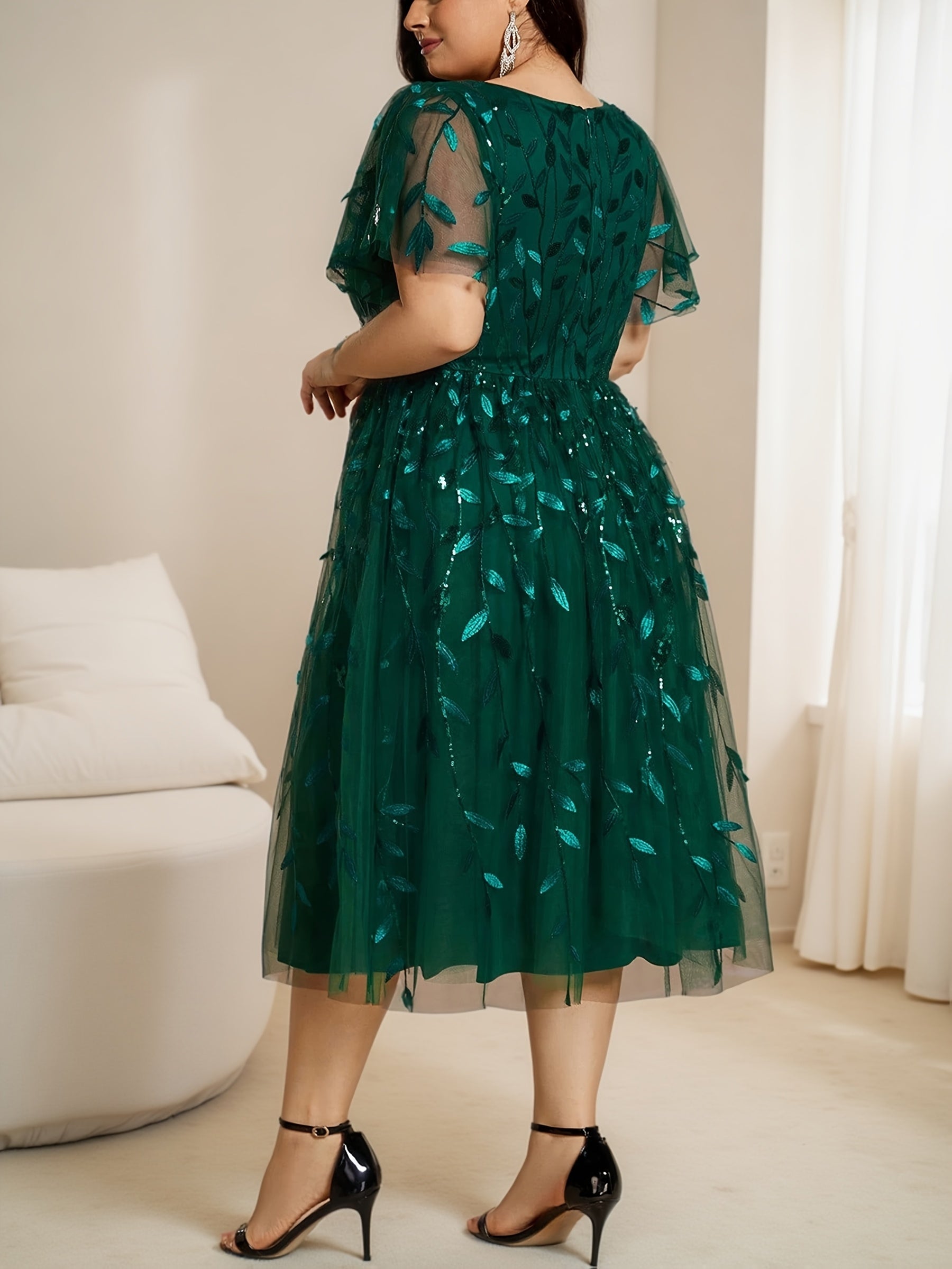 Plus Size Women's Mesh Cocktail Dress for Evening Parties and Formal Events