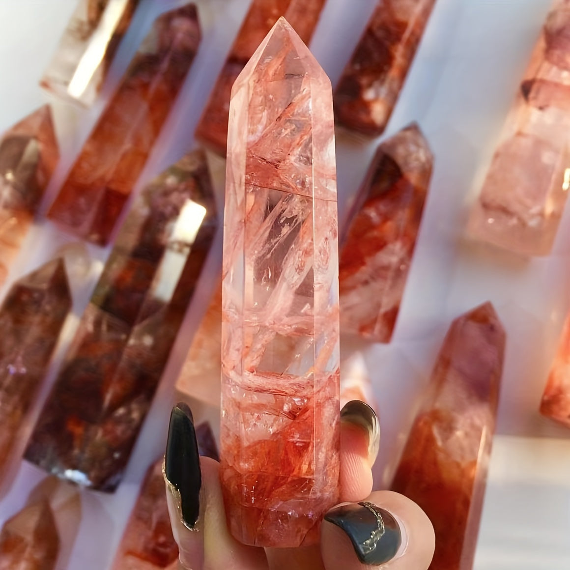 Varita de cristal rojo con columna de flor y adorno decorativo