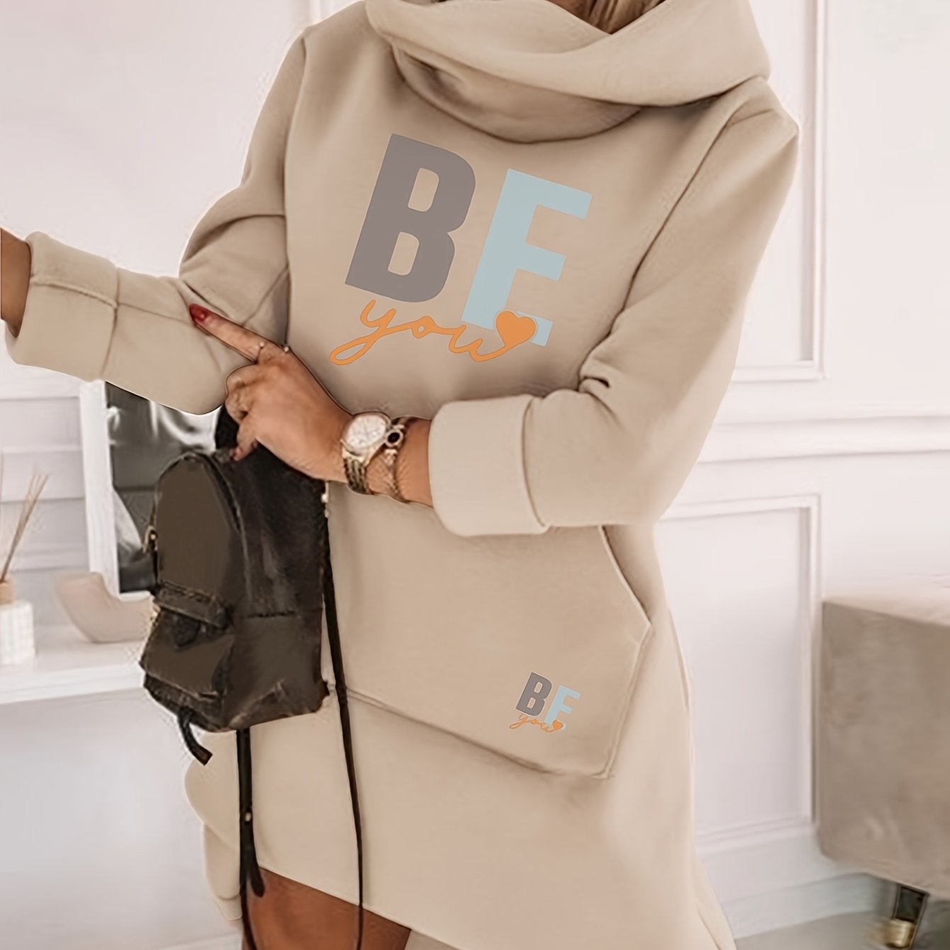 Ayollar uchun 100% polyester to'qima matodan tayyorlangan kapuchonli tunika ko'ylak, geometrik naqsh, appliqué tafsilotlari bilan, bahor, yoz va kuz uchun ideal.