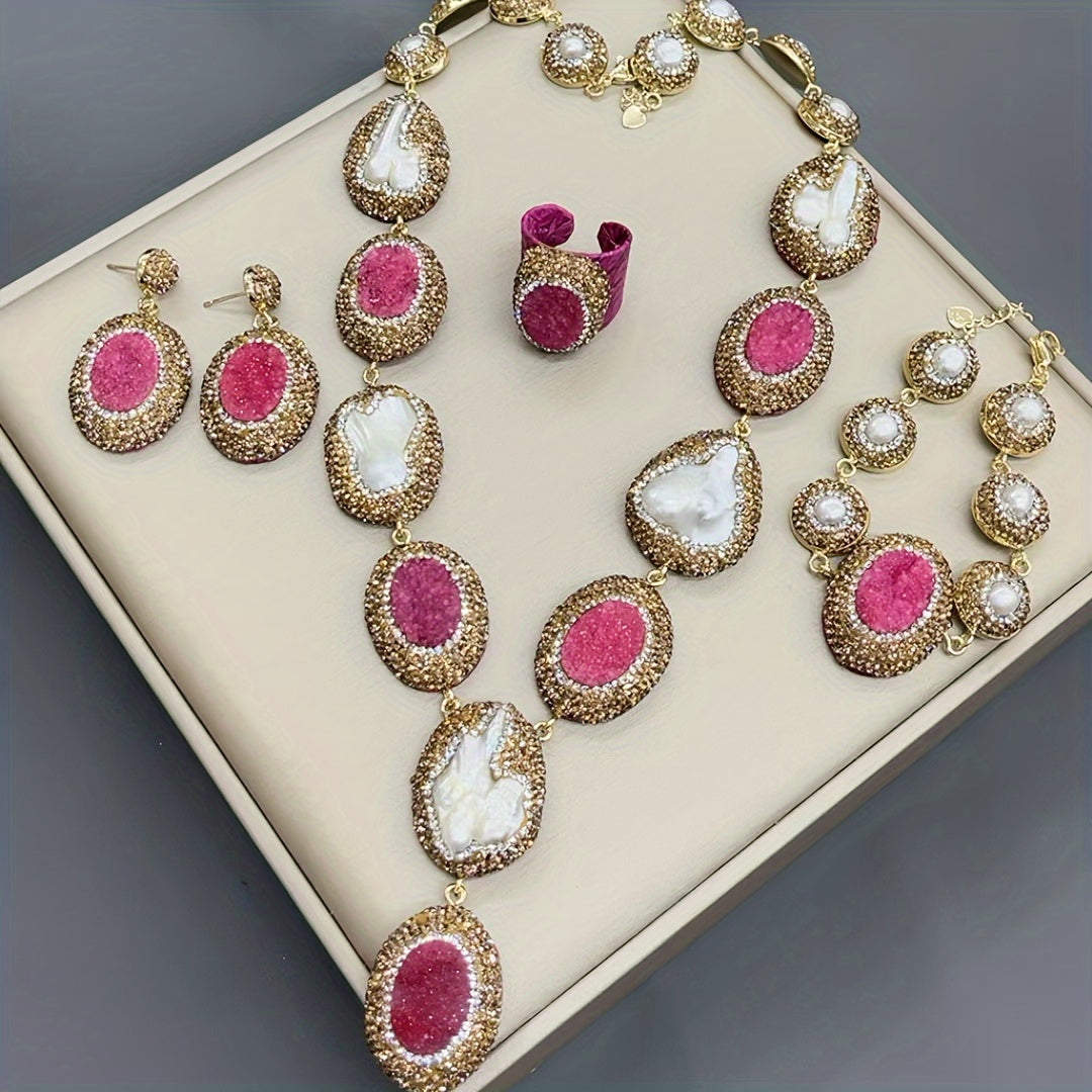 Набор подарков для женщин в винтажном богемном стиле, включающий 1 пару висячих серег, 1 ожерелье, 1 кольцо и 1 браслет, все изготовлены из алюминиевого сплава и украшены пресноводными жемчугами.