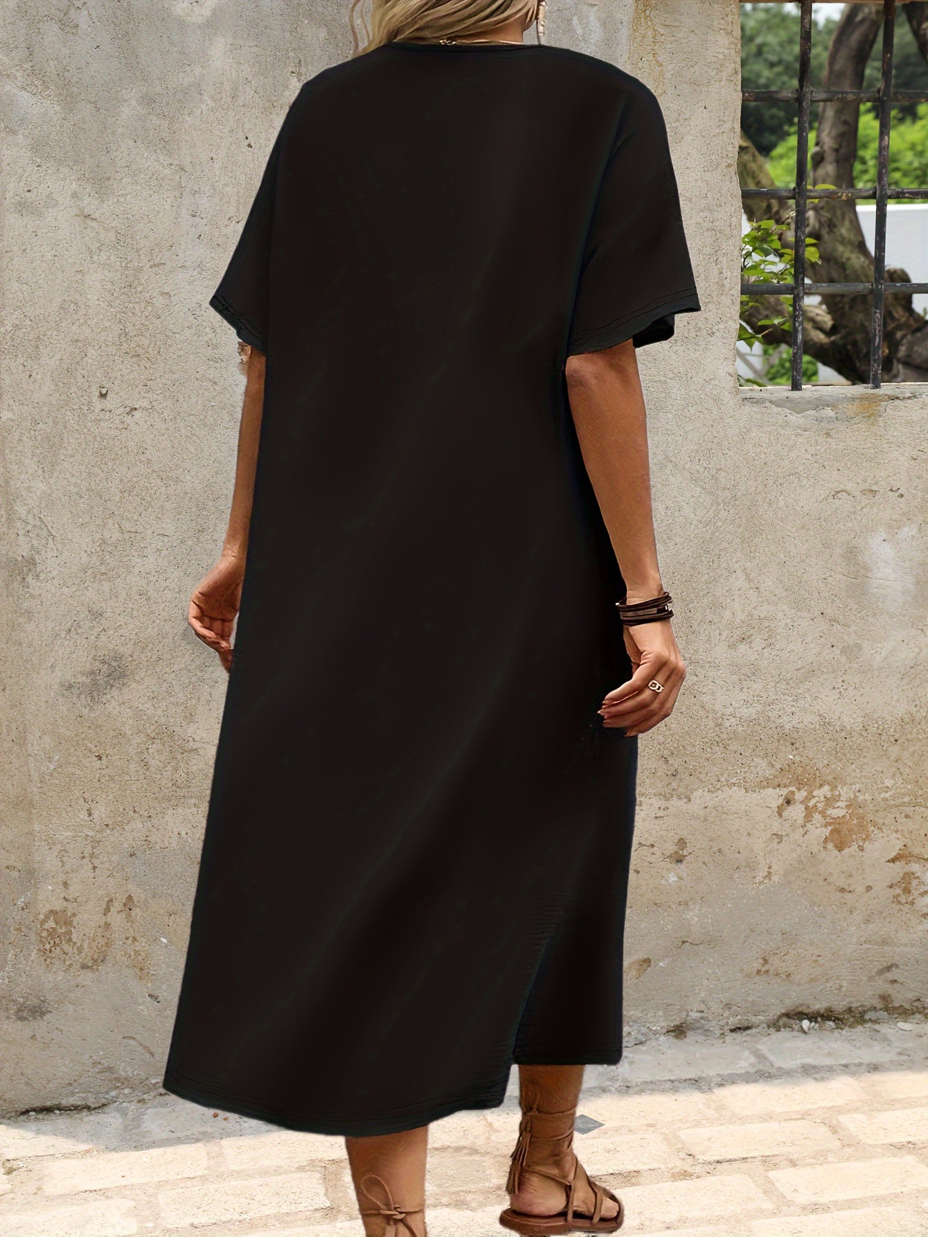 Платье миди с круглым узором и разрезом с коротким рукавом для полных