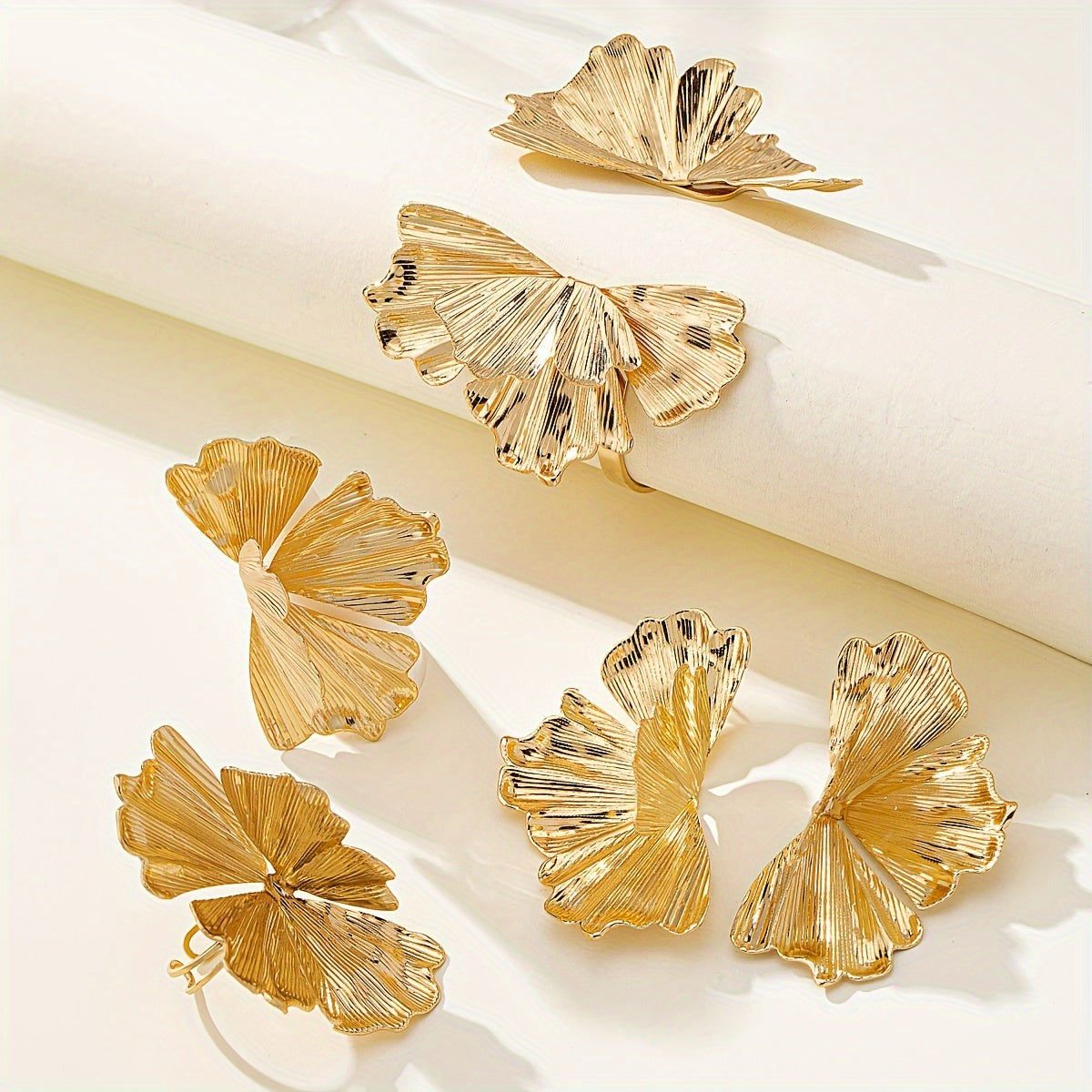 [Eng yaxshi tanlov] Ayollar uchun zamonaviy 5 qismli zargarlik to'plami - Ochiq uzuk, stud quloq bilaguzuklari va bilaguzuk bilan murakkab metall gullar dizayni - To'ylar va maxsus tadbirlar uchun ideal