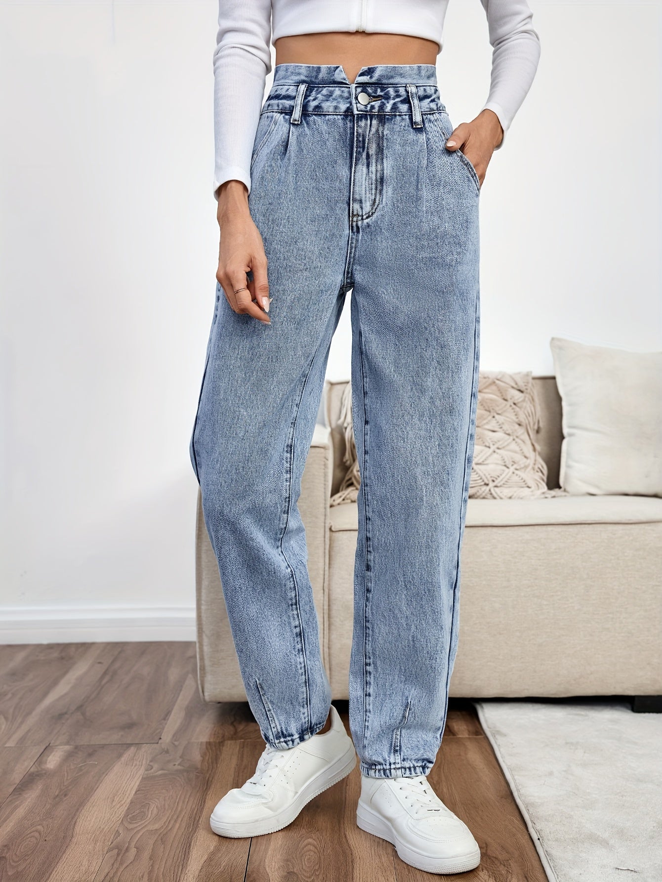 Women's Light Blue High-Waisted Straight Leg Denim Jeans with Slash Pockets