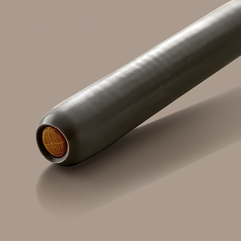 Qo'llaringizni bizning 1 dona Ko'p Maqsadli Oshxona Tutqich Qopqog'i bilan himoya qiling, bu qopqoq idishlar, eshiklar va bolg'alar uchun issiqdan himoya qiluvchi, sirpanmaydigan tutqichga ega. Pishirish va lagerda qolish uchun mukammal.