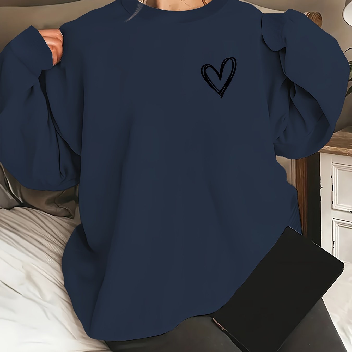 Women's Oversized Cotton Sweatshirt with Black Heart Print Casual Pullover