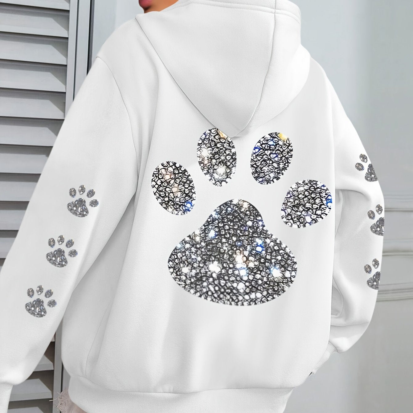 Ayollar uchun kattaroq o'lchamli hoodie polyesterli mushuk paw print pullover, cho'ntak bilan