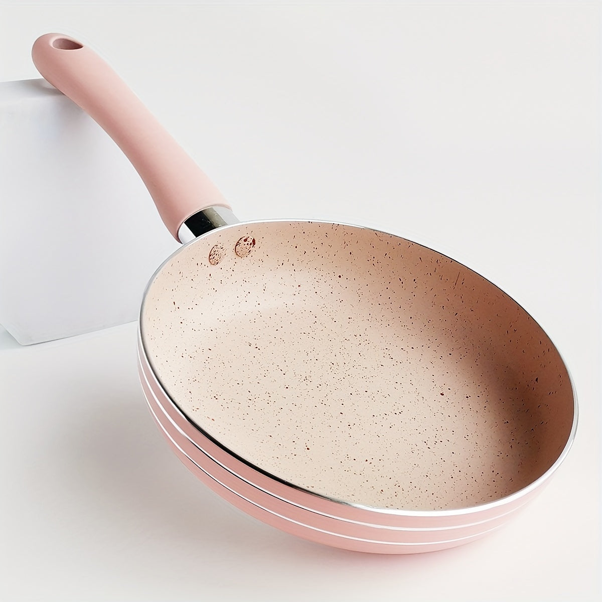 Розовый набор алюминиевой посуды с антипригарным покрытием - включает 5 прочных, легко очищаемых сковород. Устойчив к нагреванию и подходит для мытья в посудомоечной машине для здорового приготовления пищи.