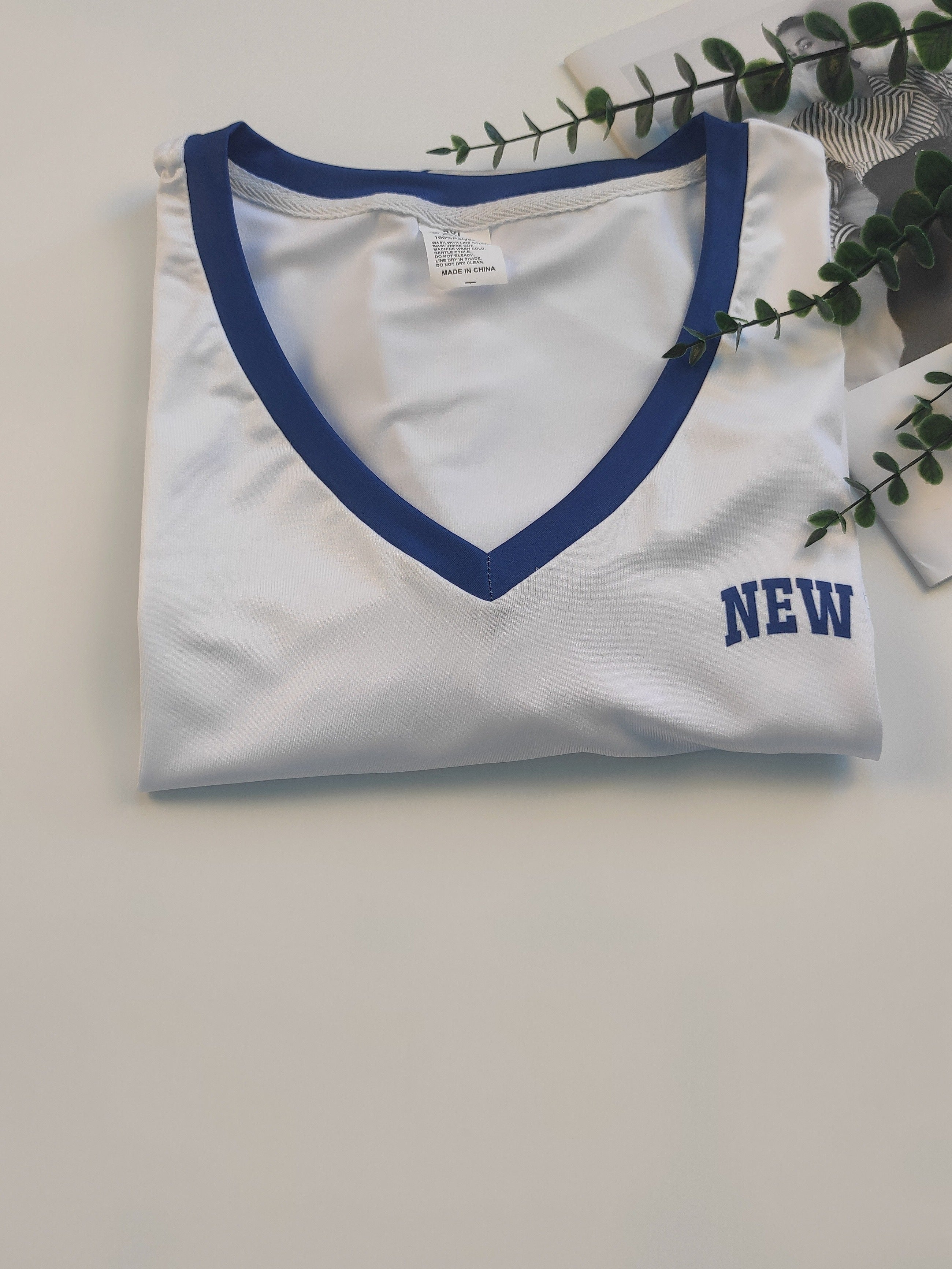 Camiseta casual de manga corta con escote en V y estampado 89 para tallas grandes de mujer