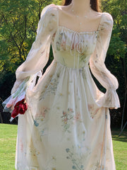 Gul naqshli chiffon materialidan tayyorlangan, qo'ltiq qismi keng midi ko'ylak - barcha fasllar uchun mukammal.