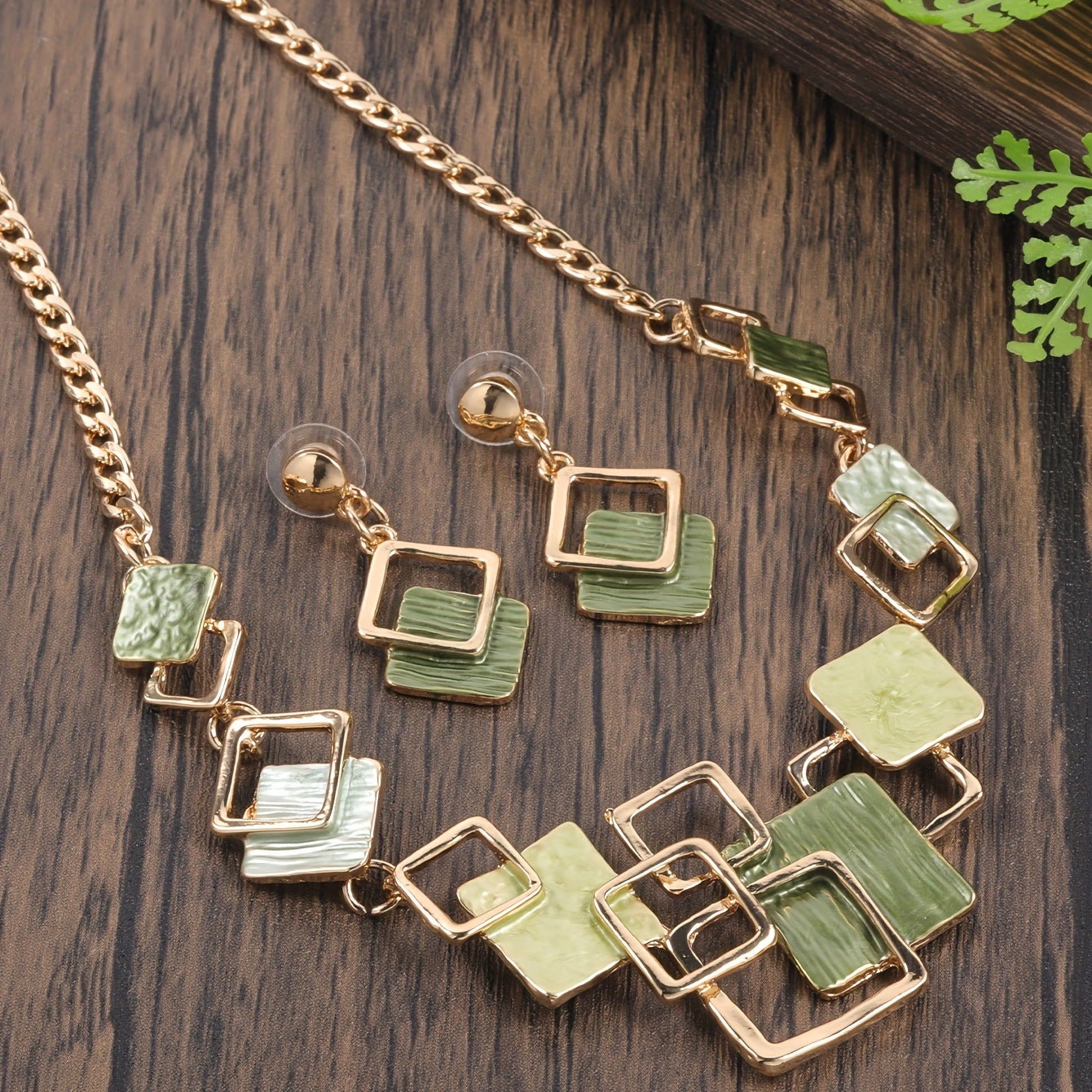 Ayollar uchun ziyofatlarda taqish uchun hashamatli bohem uslubidagi dizayner marjon va sirg'alar to'plami